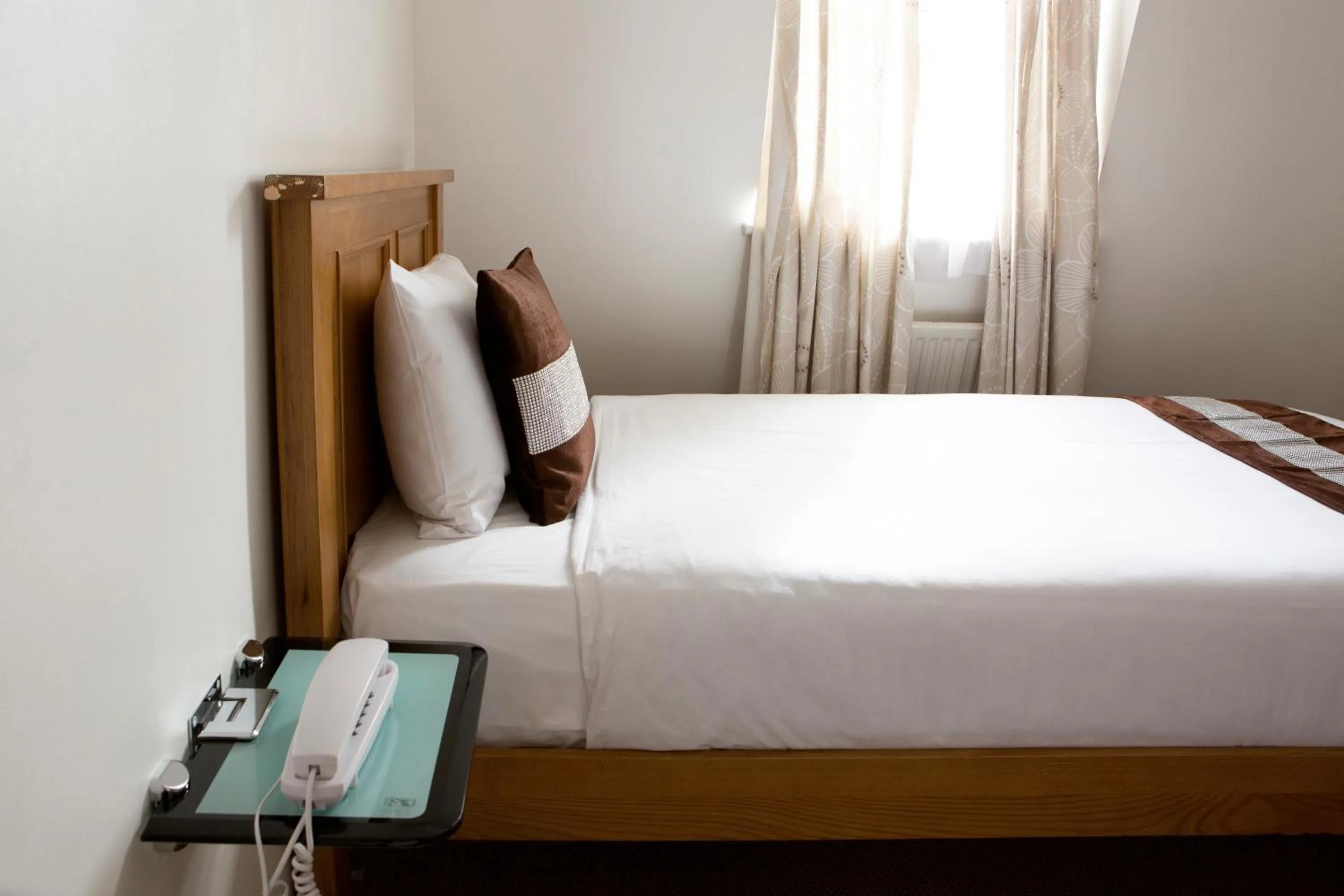 Bed in Abbey Court Hotel - Hyde Park