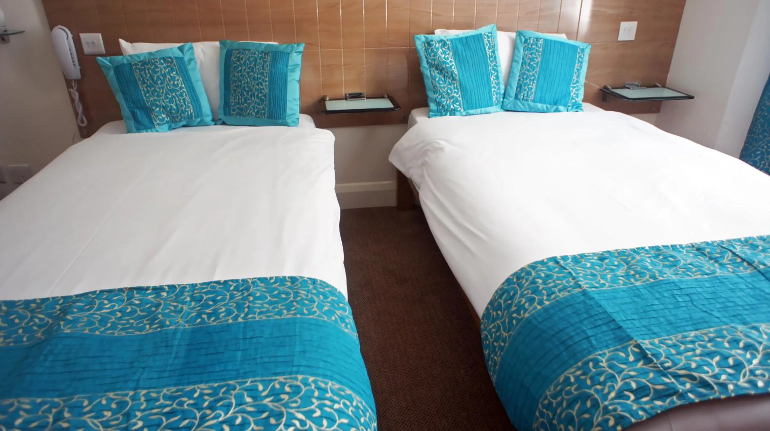 Bed in Abbey Court Hotel - Hyde Park