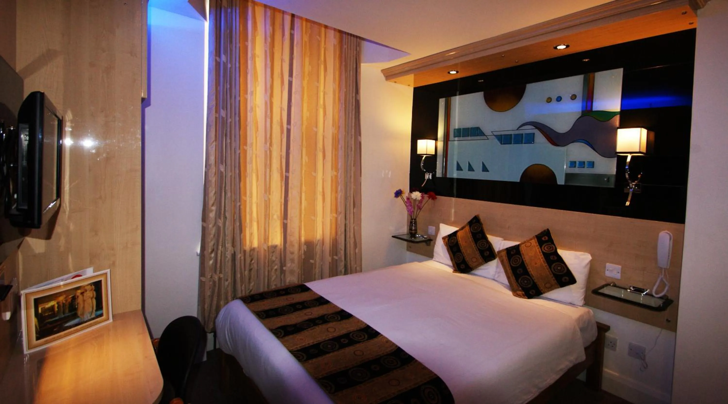 Bed in Abbey Court Hotel - Hyde Park