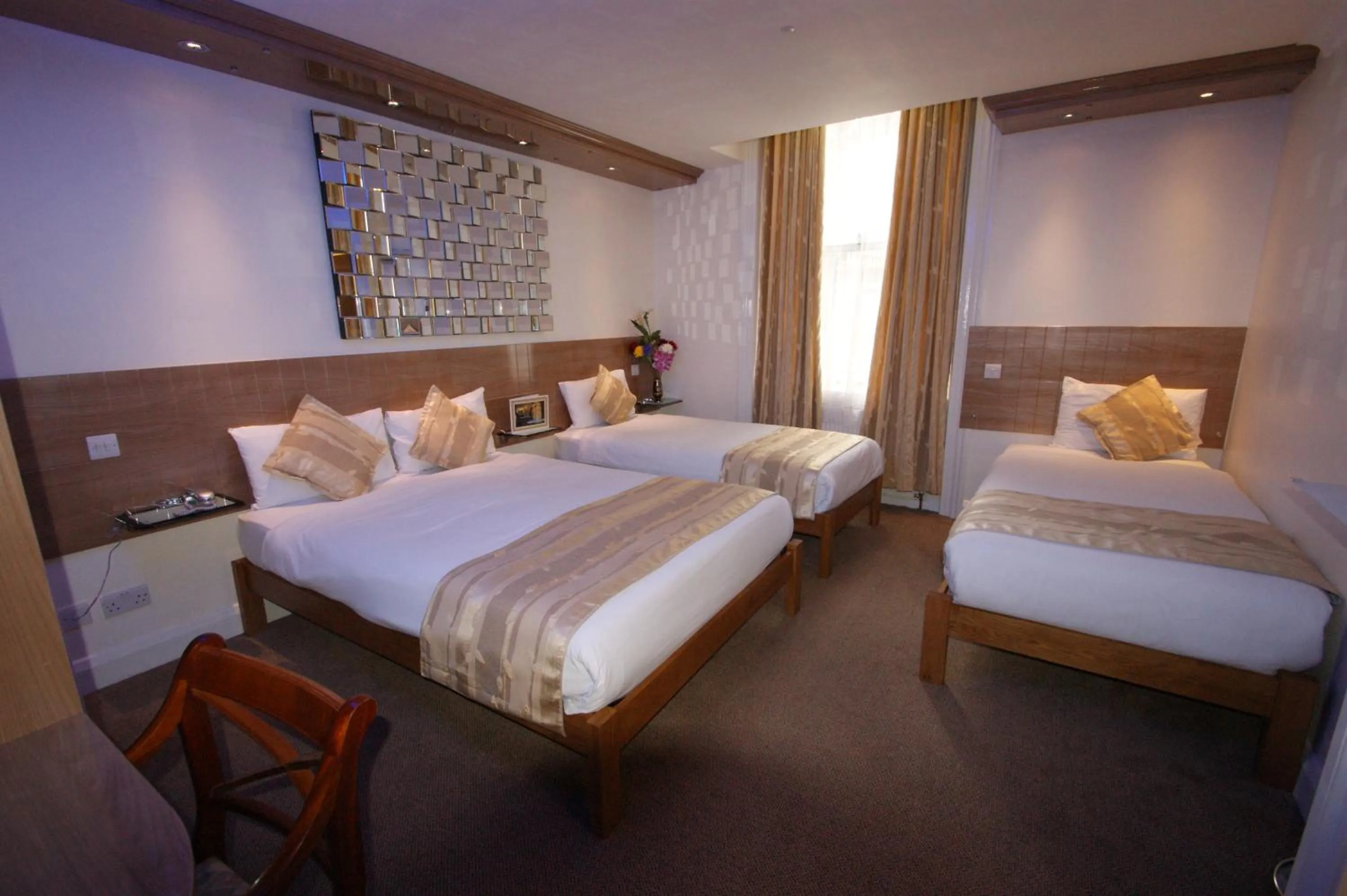 Bed in Abbey Court Hotel - Hyde Park