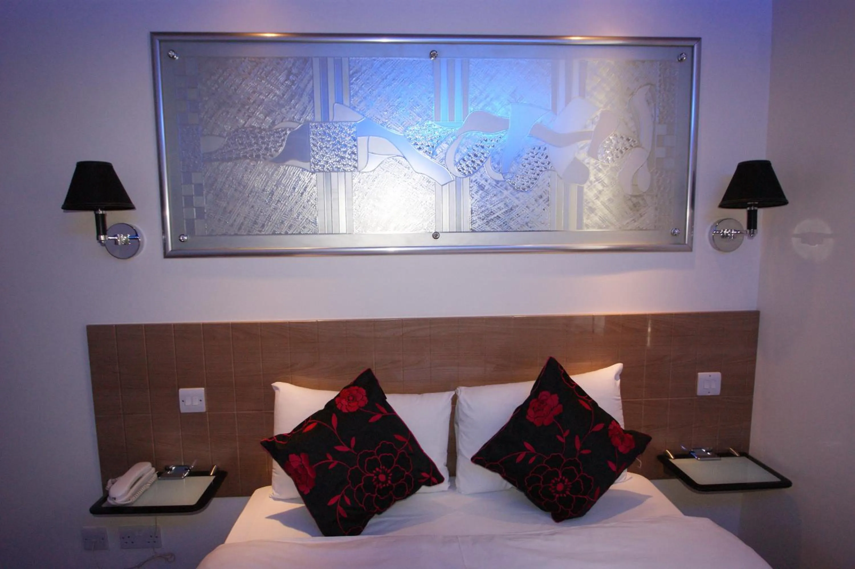 Bed in Abbey Court Hotel - Hyde Park