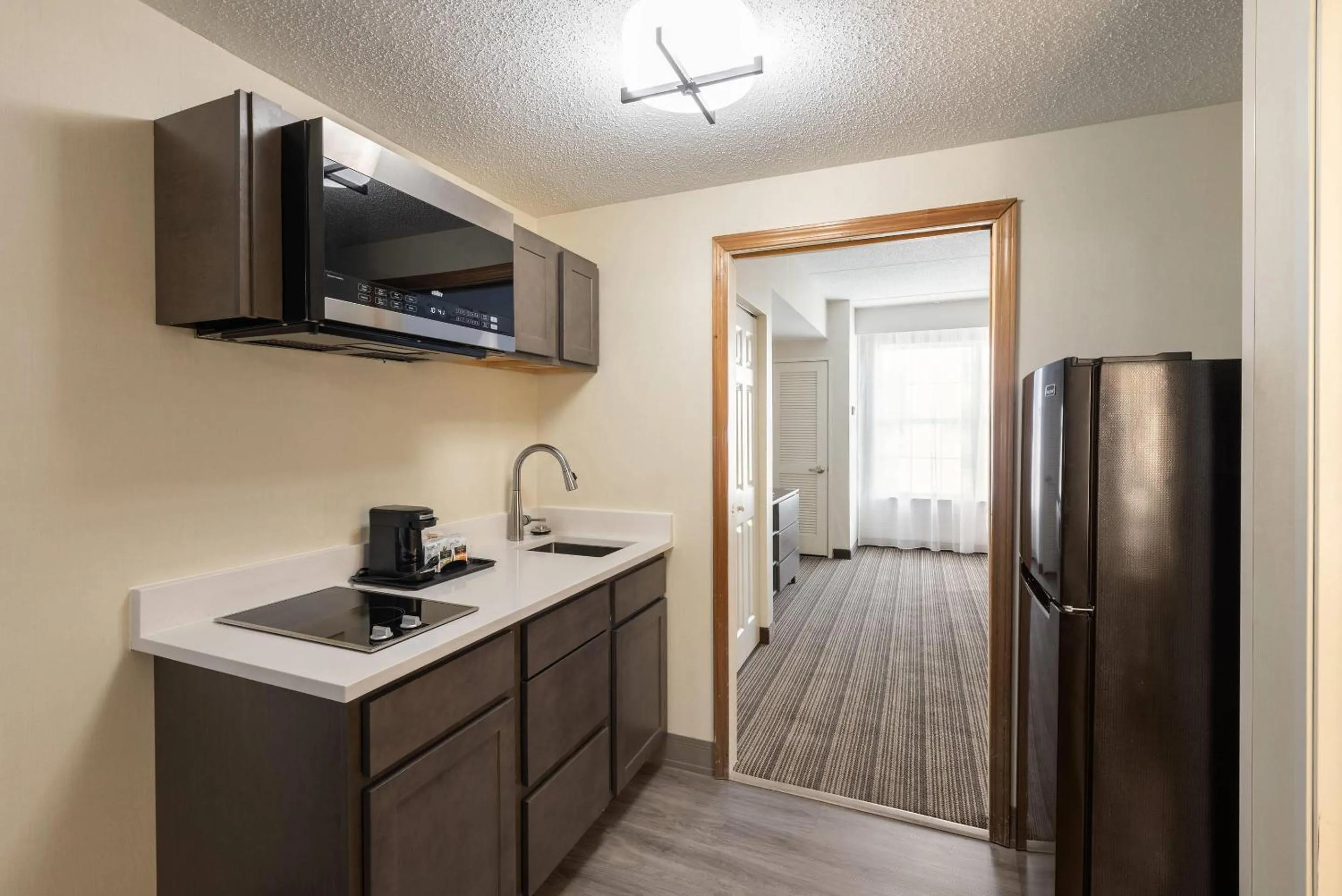Kitchen or kitchenette in Country Inn & Suites by Radisson, Findlay, OH