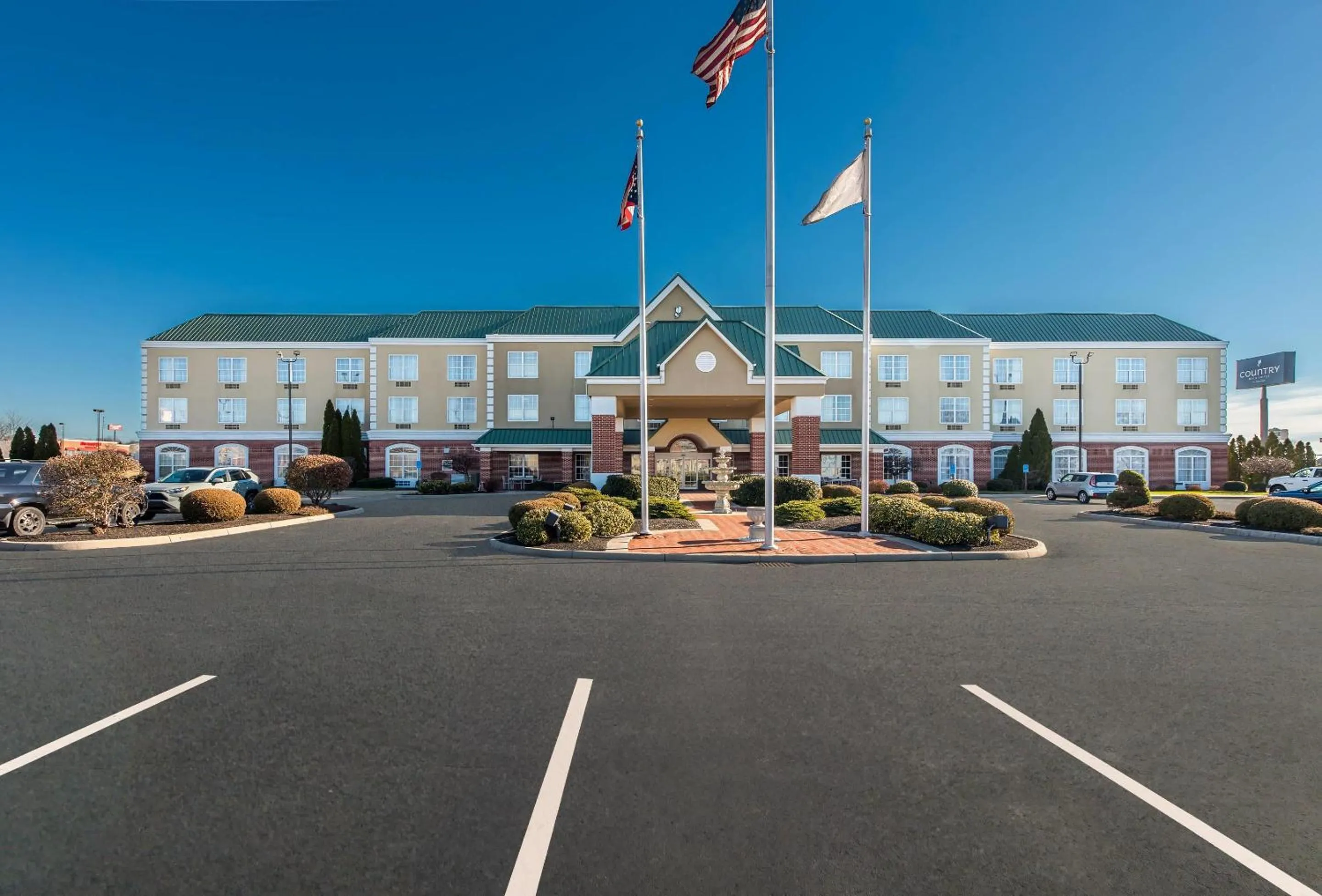 Property building in Country Inn & Suites by Radisson, Findlay, OH