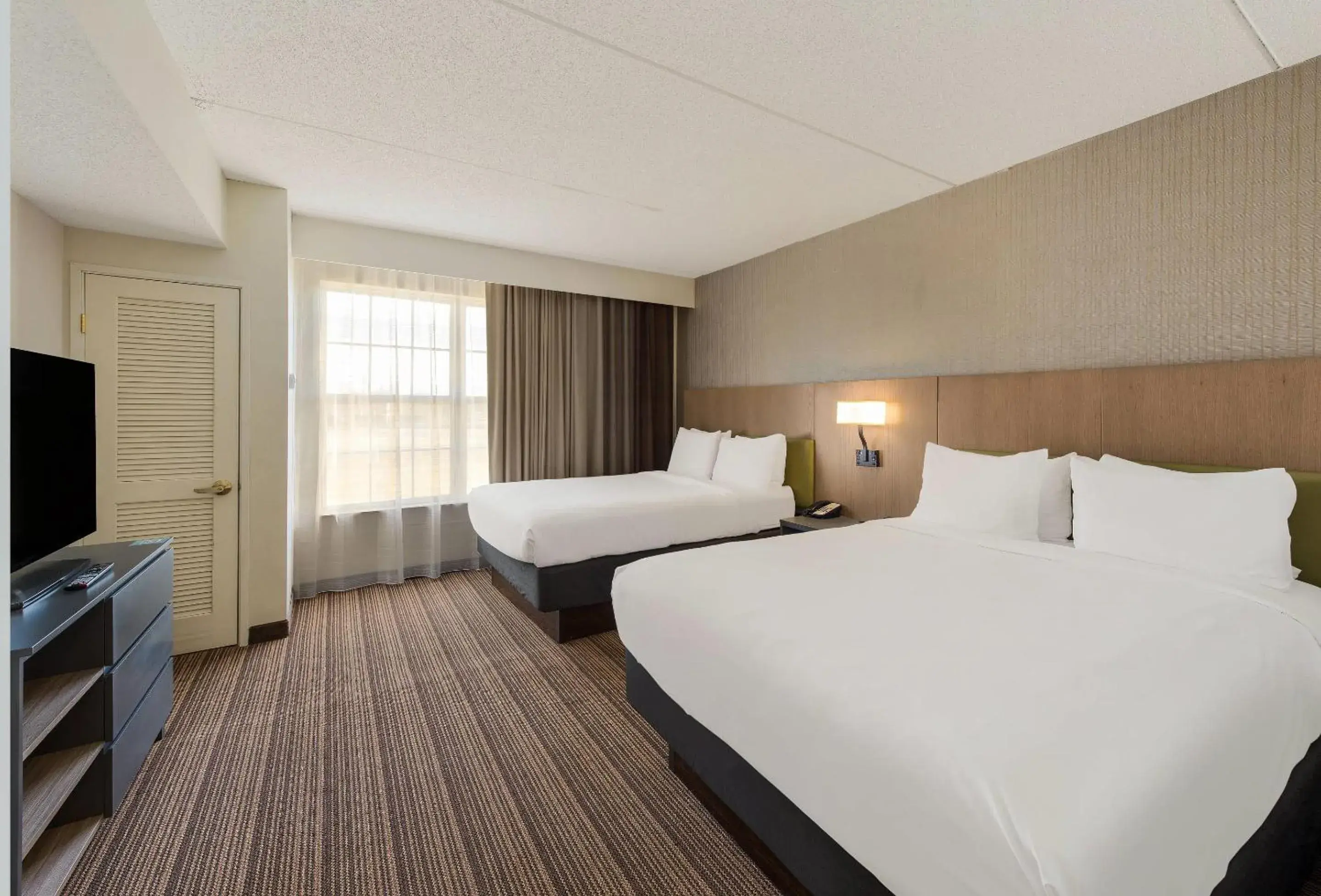 One-Bedroom Suite with Two Queen Beds and Sofa Bed - Non-Smoking in Country Inn & Suites by Radisson, Findlay, OH One-Bedroom Suite with Two Queen Beds and Sofa Bed - Non-Smoking in Country Inn & Suites by Radisson, Findlay, OH