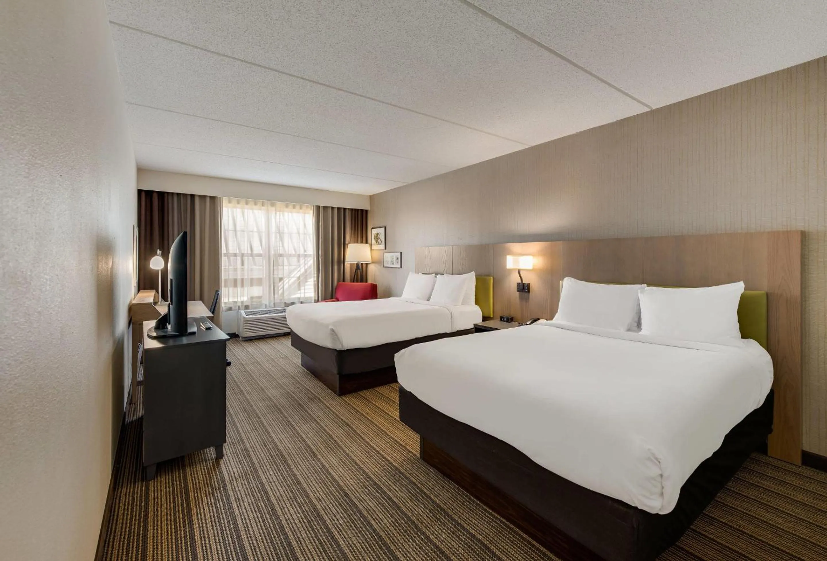 Bedroom, Bed in Country Inn & Suites by Radisson, Findlay, OH