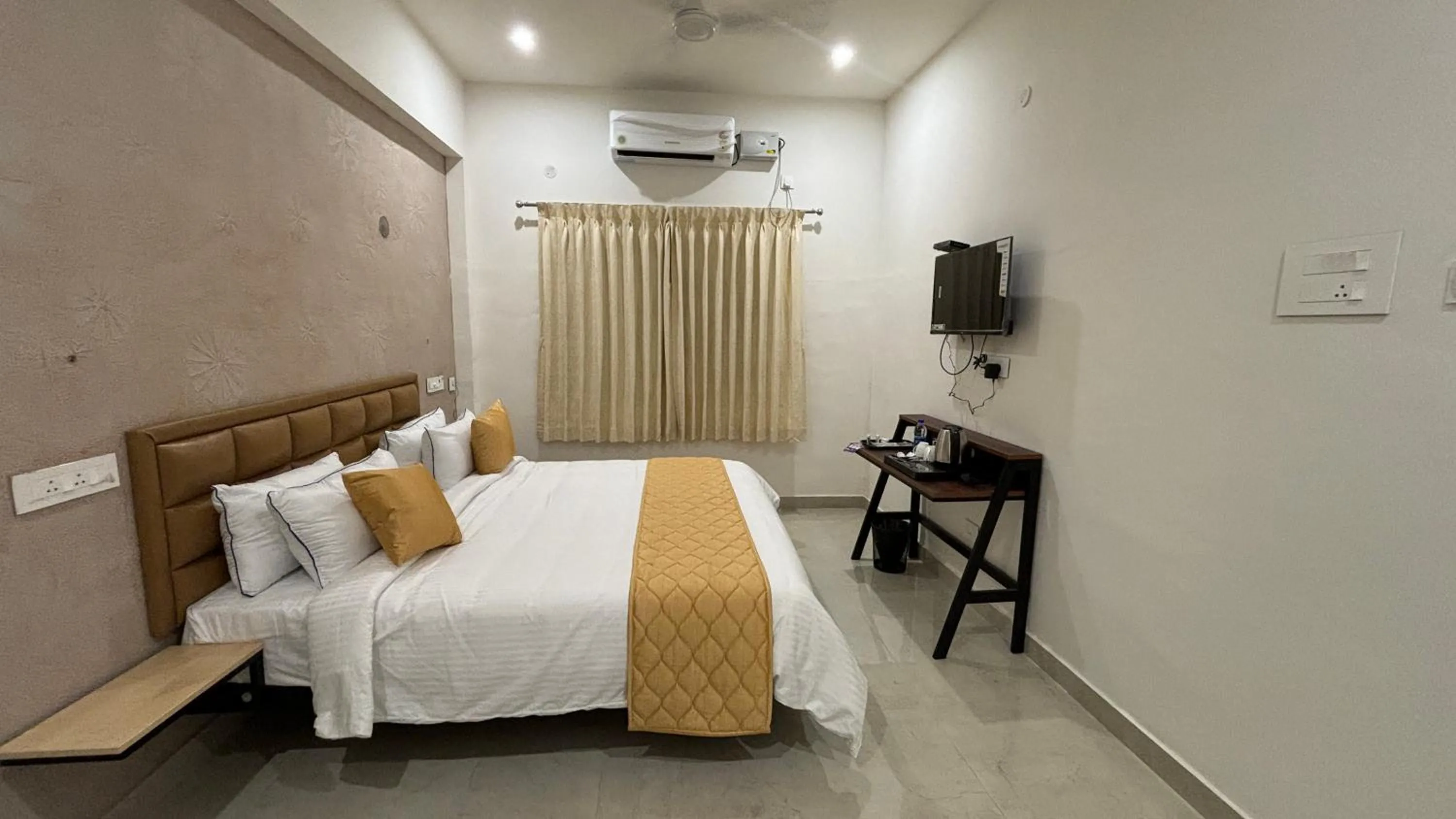 Bedroom, Bed in THE RIVIERA