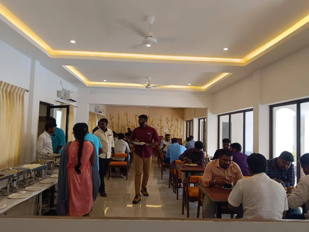 Restaurant/places to eat in THE RIVIERA