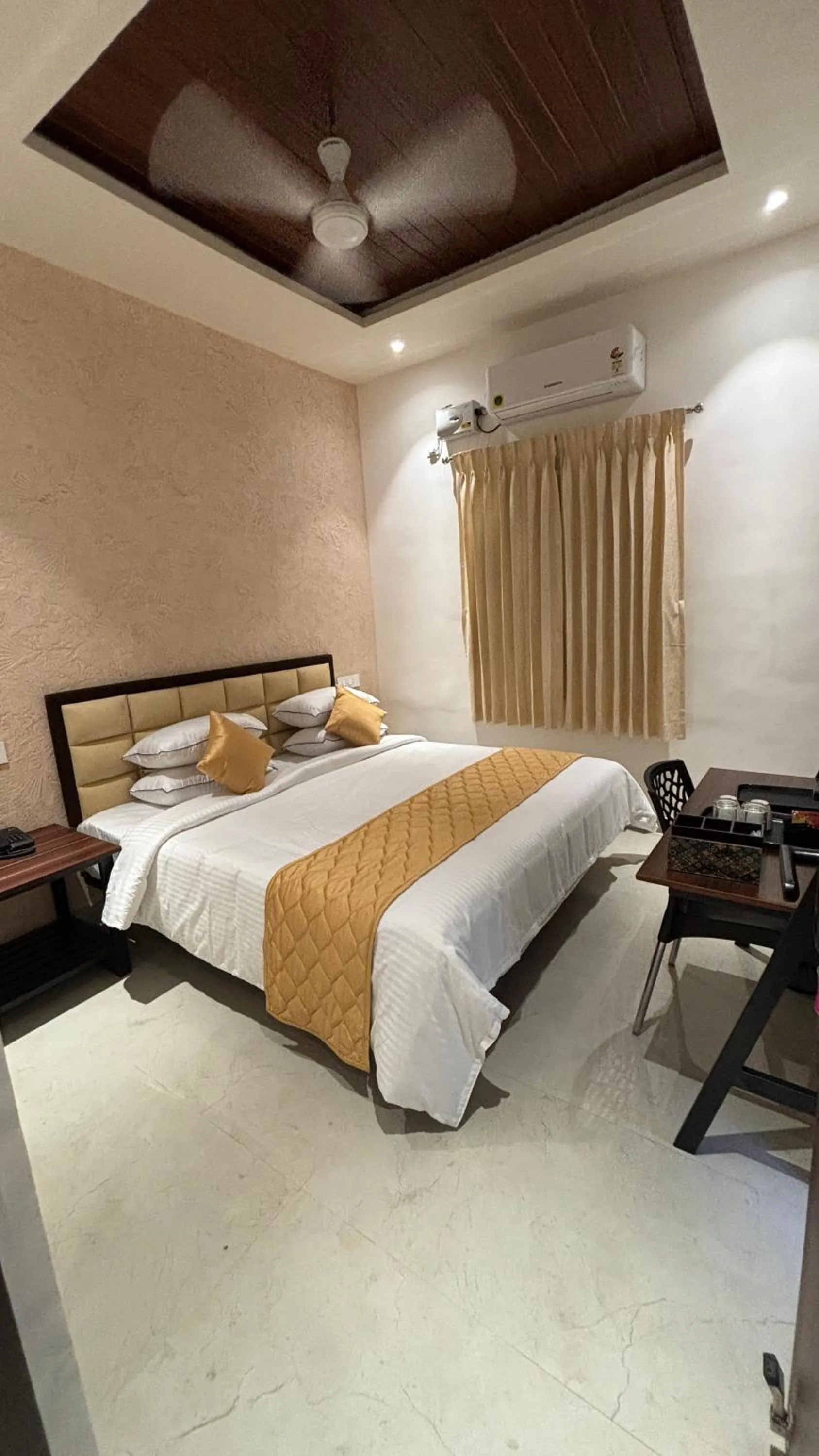 Photo of the whole room, Bed in THE RIVIERA