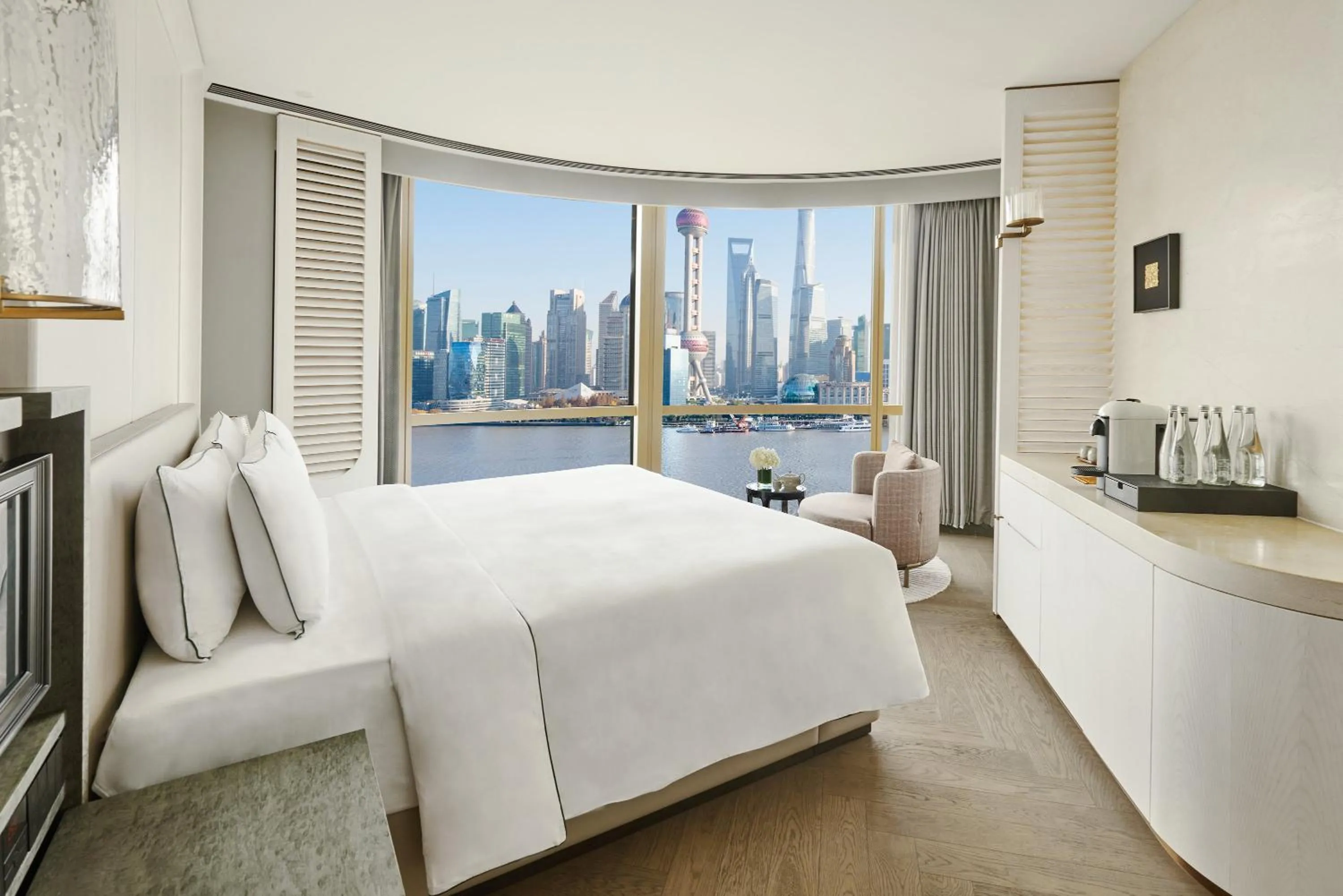 Photo of the whole room, Bed in Regent Shanghai on the Bund