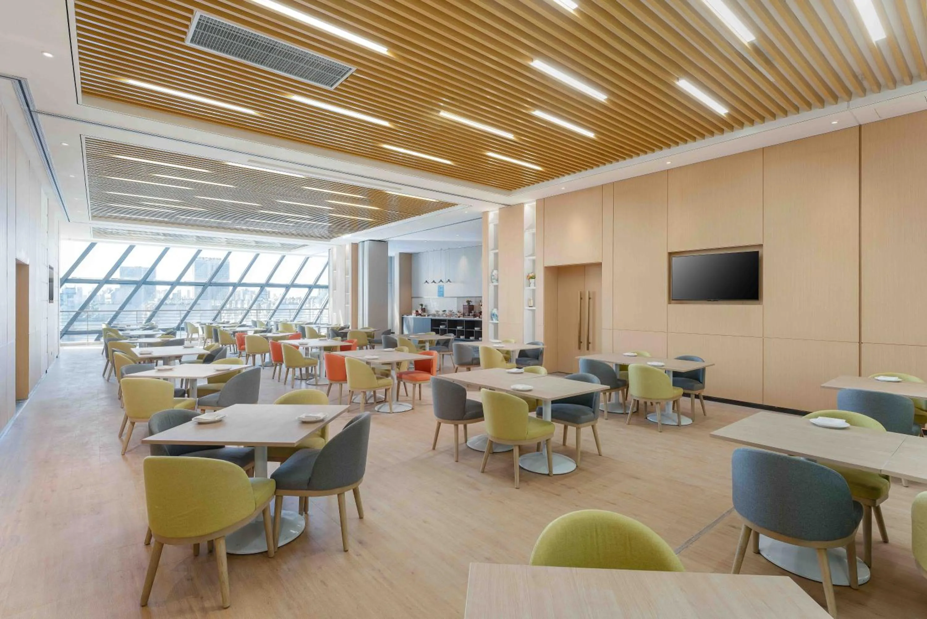 Restaurant/places to eat in Holiday Inn Express Weifang City Center by IHG