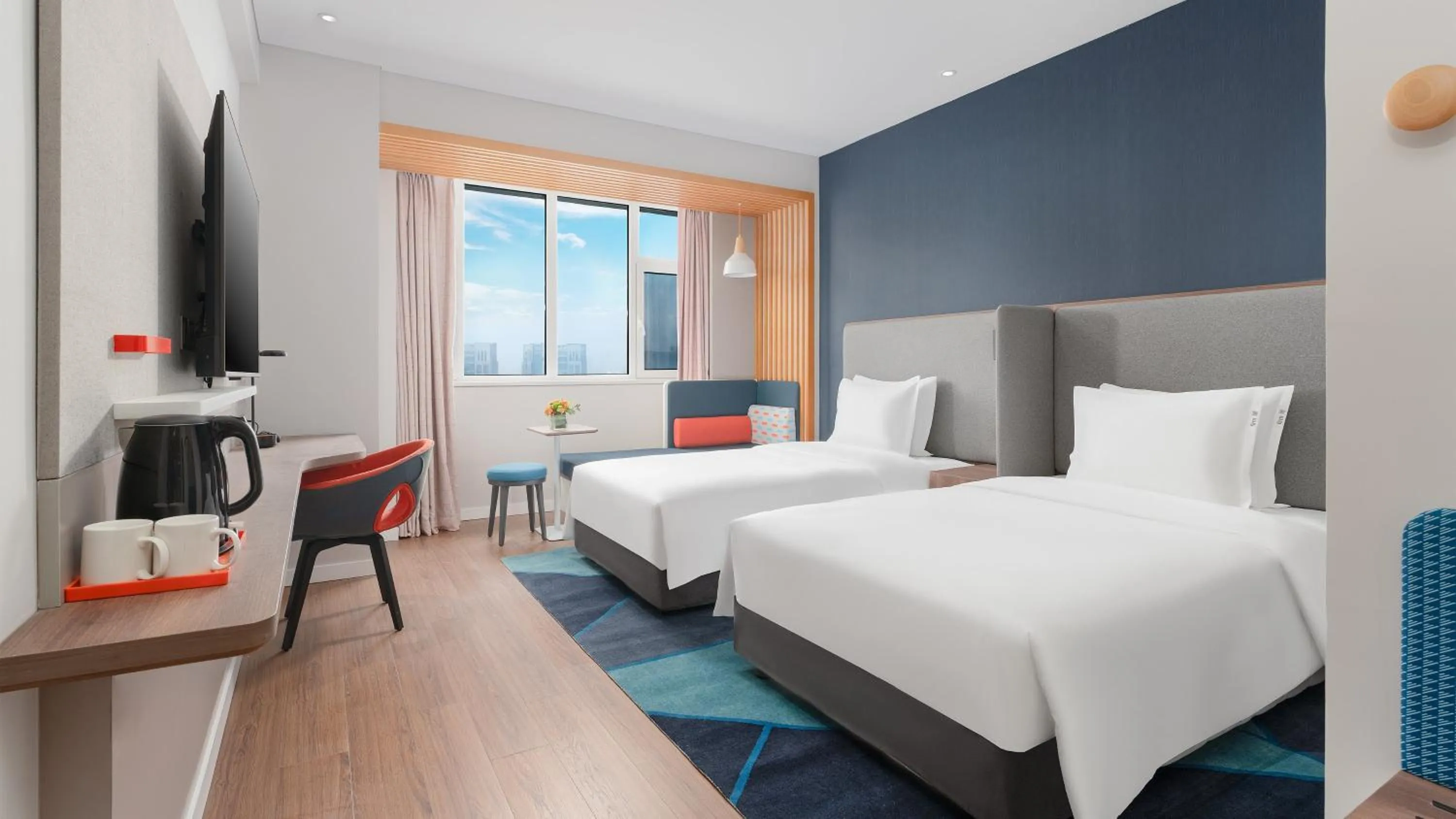 Photo of the whole room, Bed in Holiday Inn Express Weifang City Center by IHG