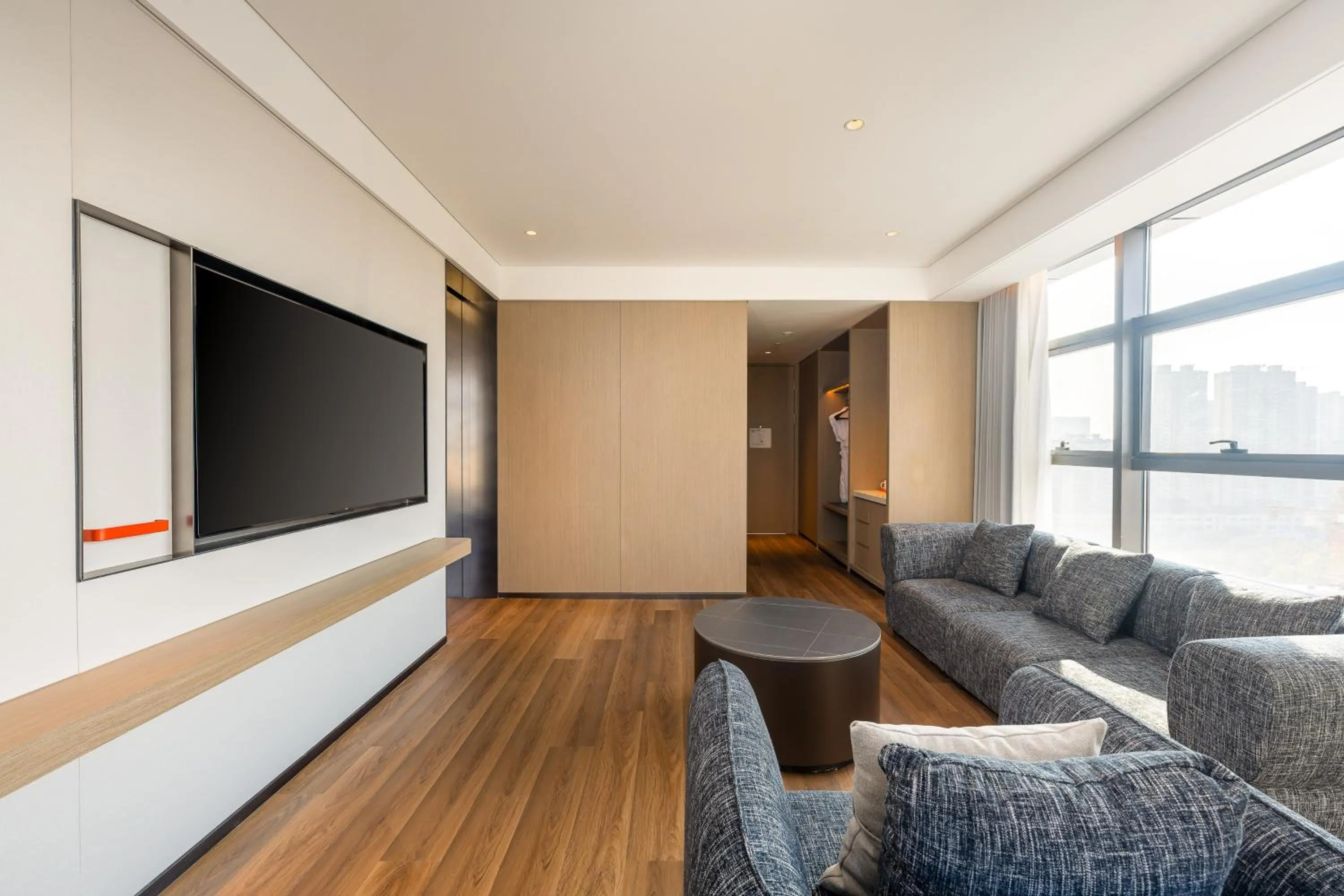 Photo of the whole room, Seating Area in Holiday Inn Express Heze City Center, an IHG Hotel