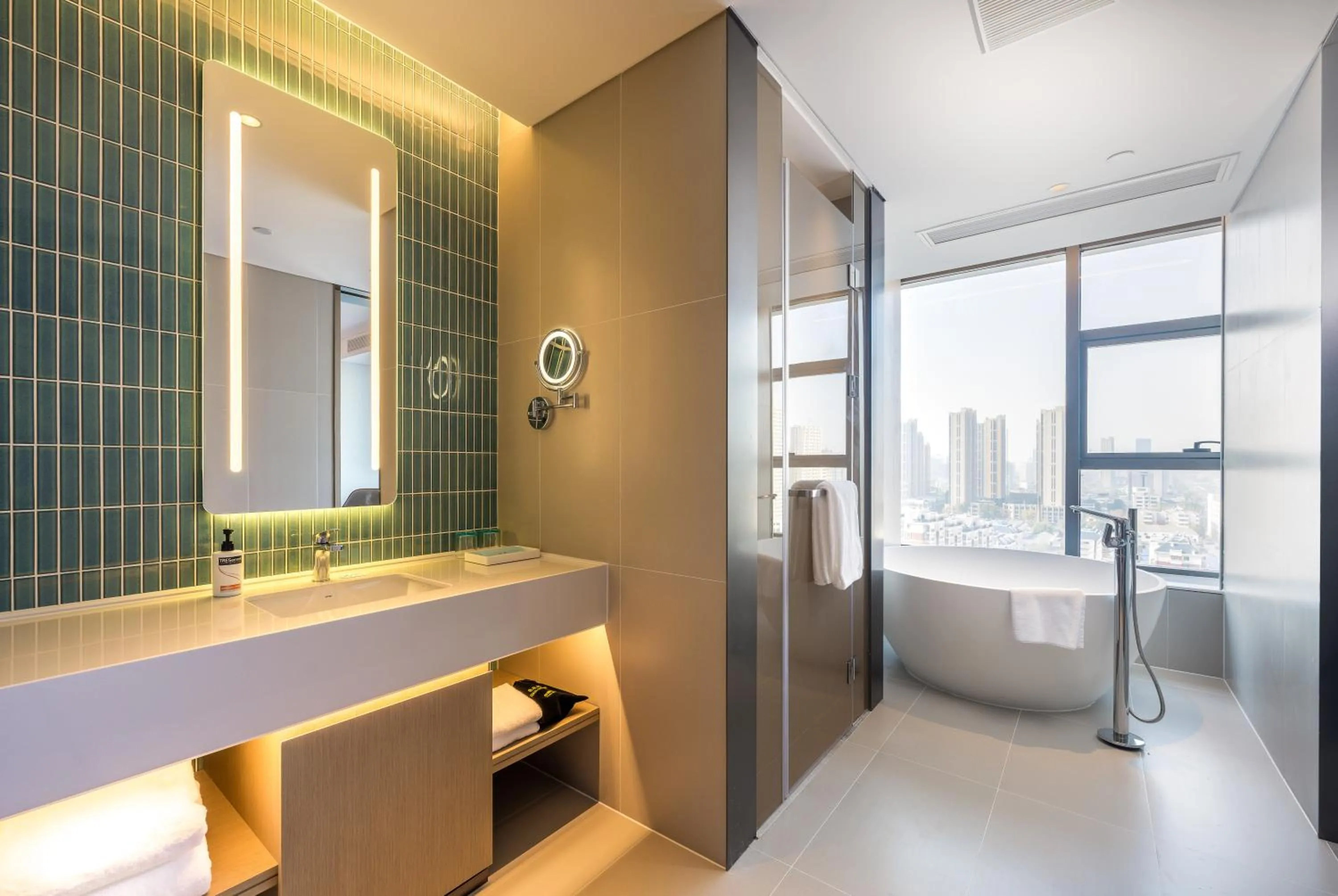 Bathroom in Holiday Inn Express Heze City Center, an IHG Hotel