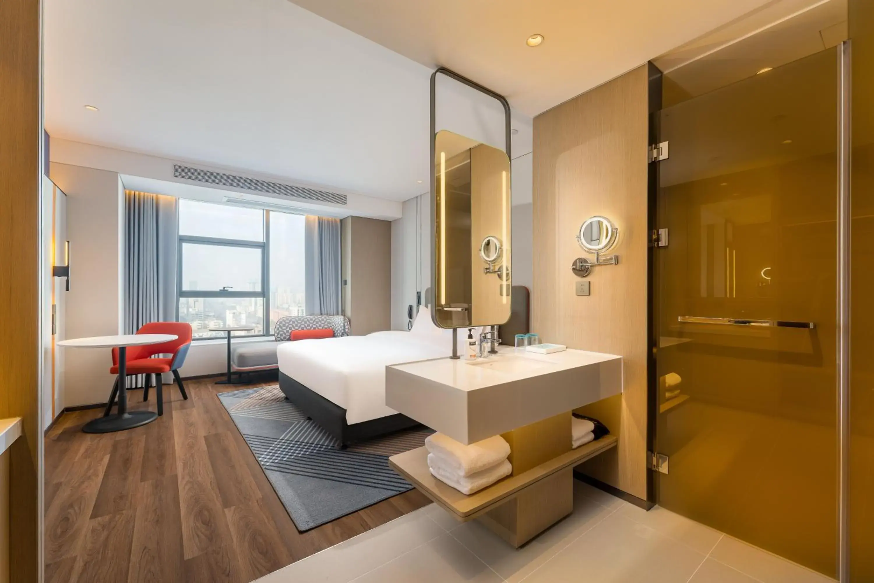 Standard King Room - High Floor in Holiday Inn Express Heze City Center, an IHG Hotel Standard King Room - High Floor in Holiday Inn Express Heze City Center, an IHG Hotel