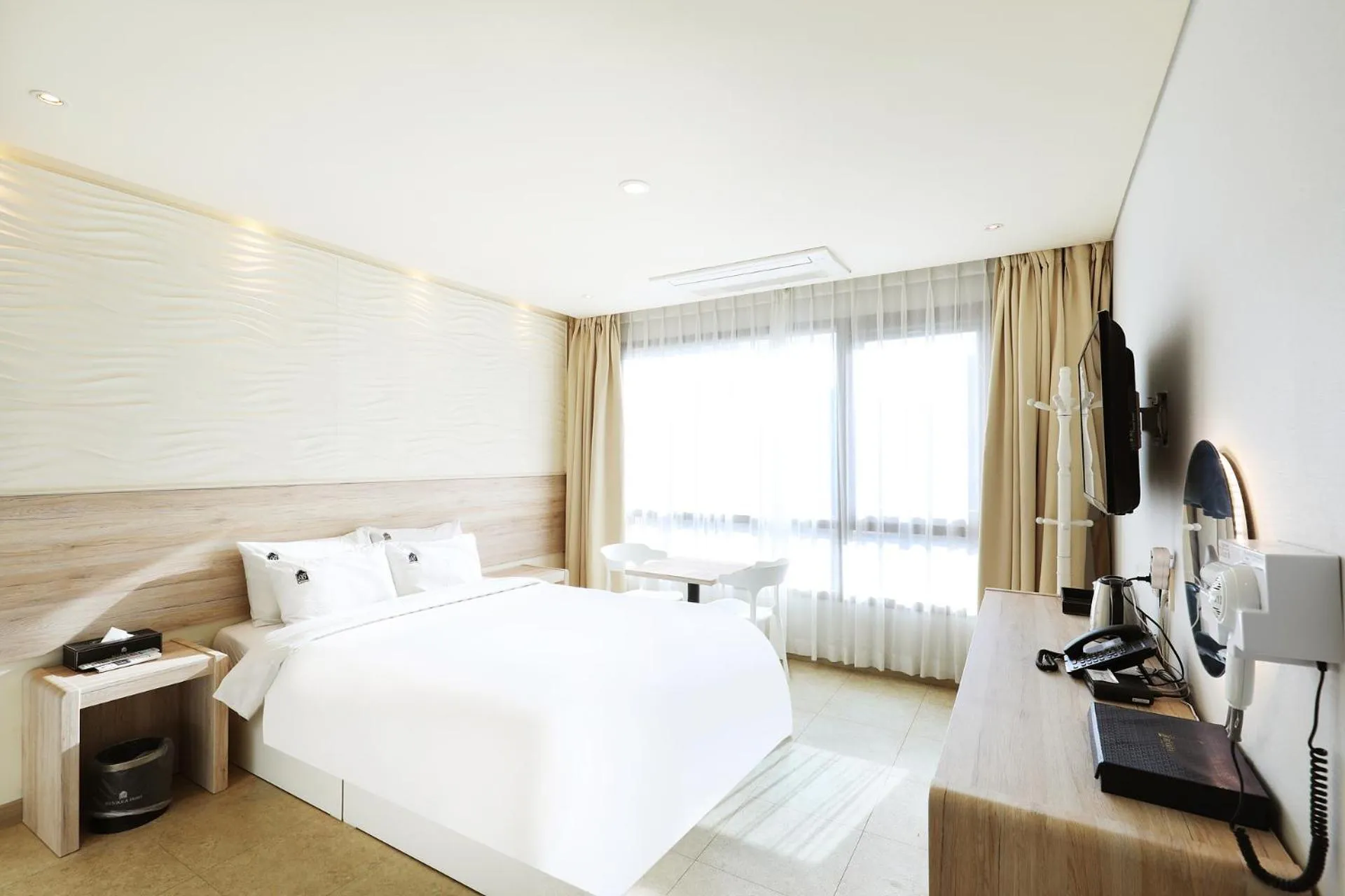 Photo of the whole room, Bed in Hotel The Sea Star