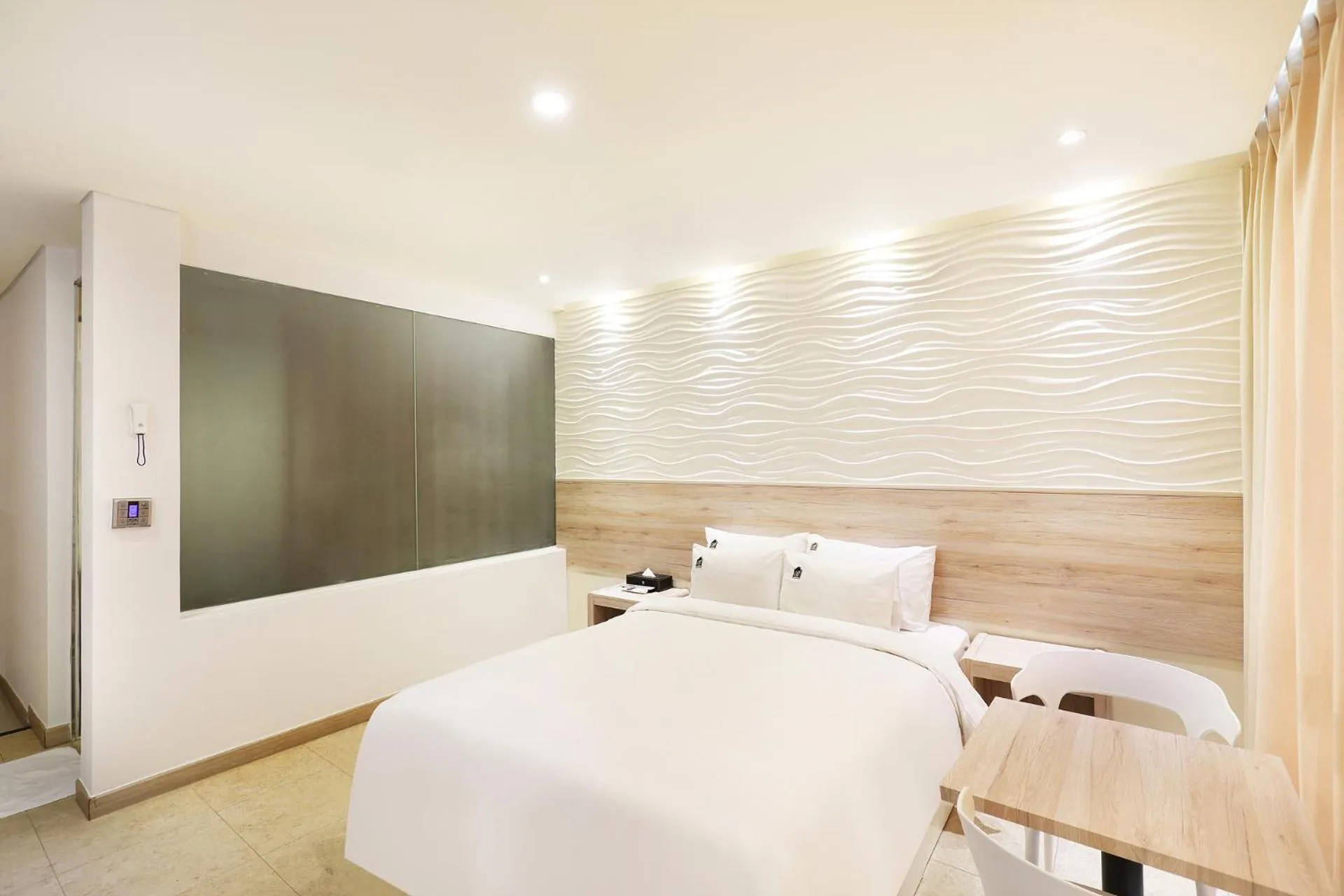 Bedroom, Bed in Hotel The Sea Star