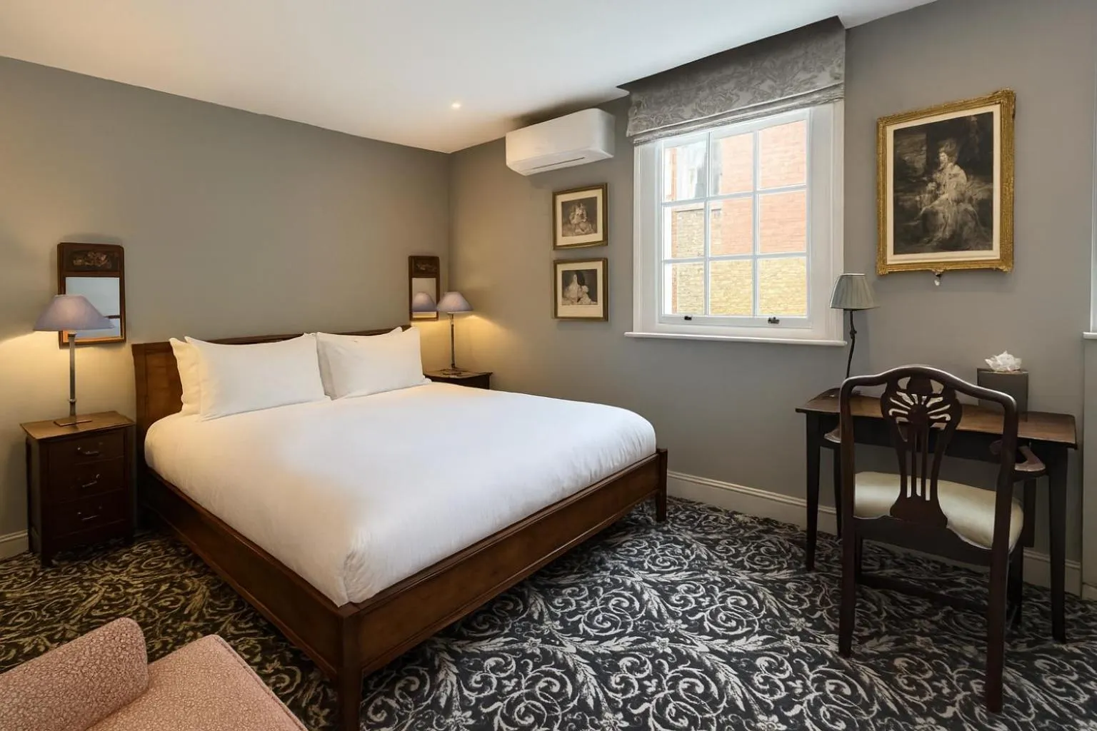 Bed in No. 30 Knightsbridge