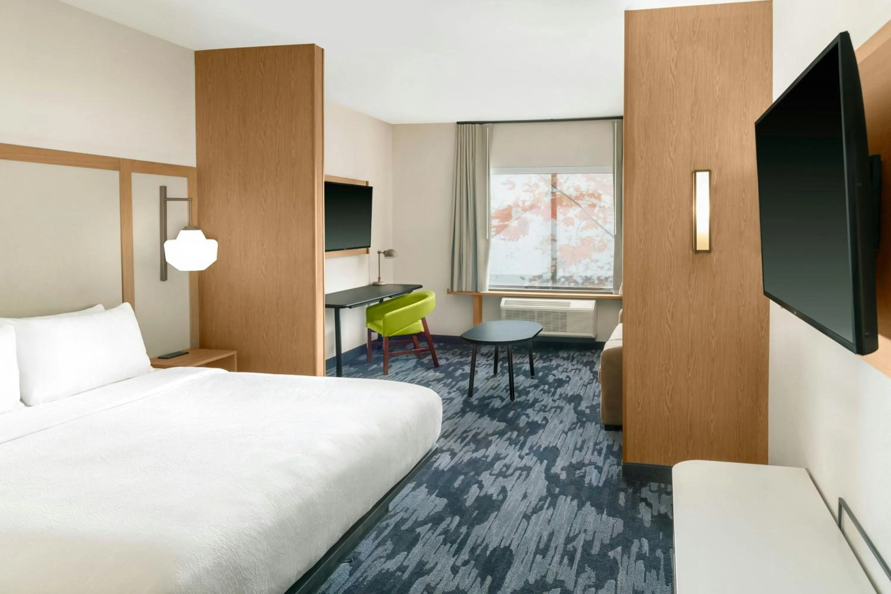 Photo of the whole room, Bed in Fairfield by Marriott Inn & Suites Detroit Taylor