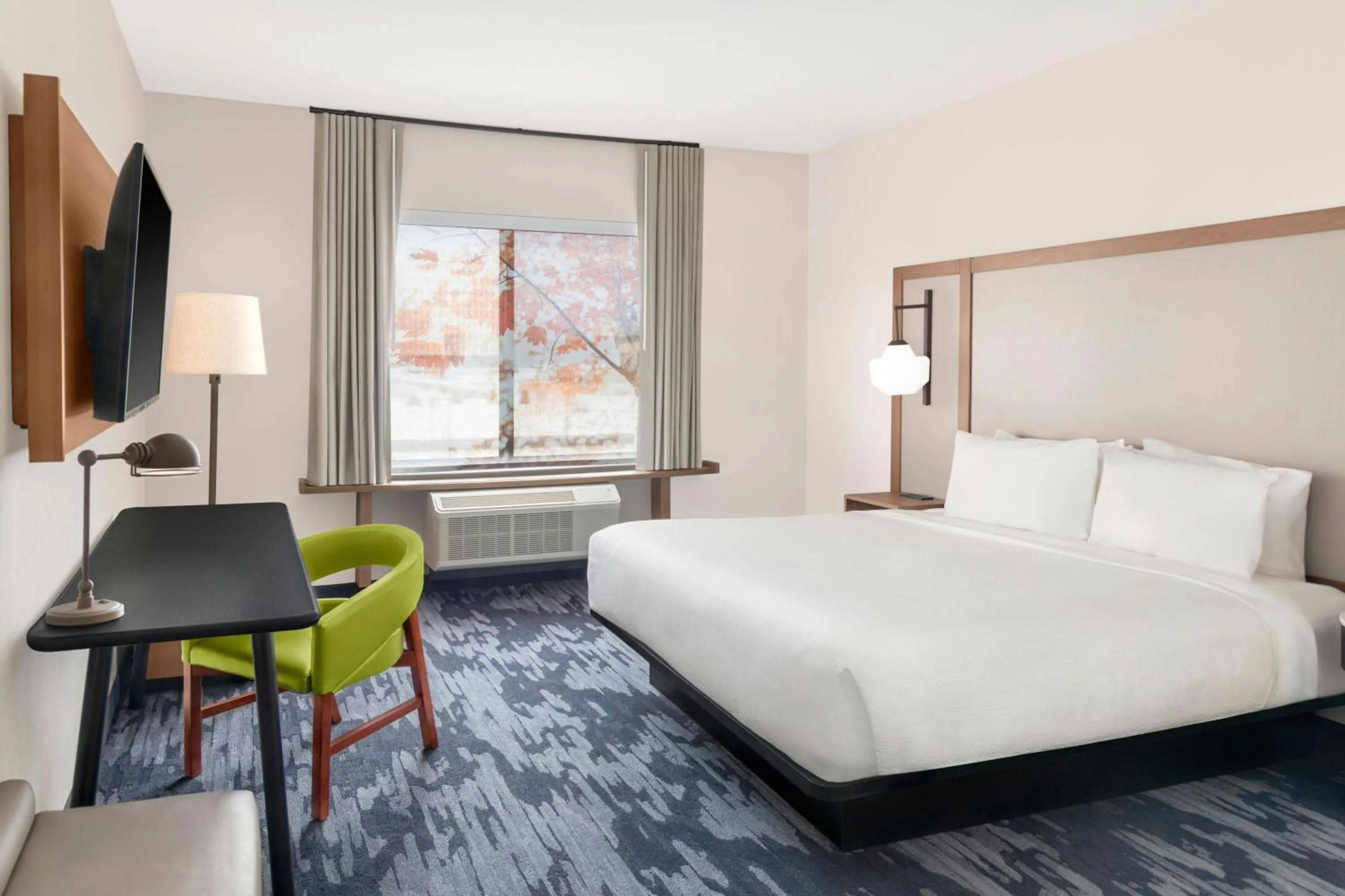 Photo of the whole room, Bed in Fairfield by Marriott Inn & Suites Detroit Taylor