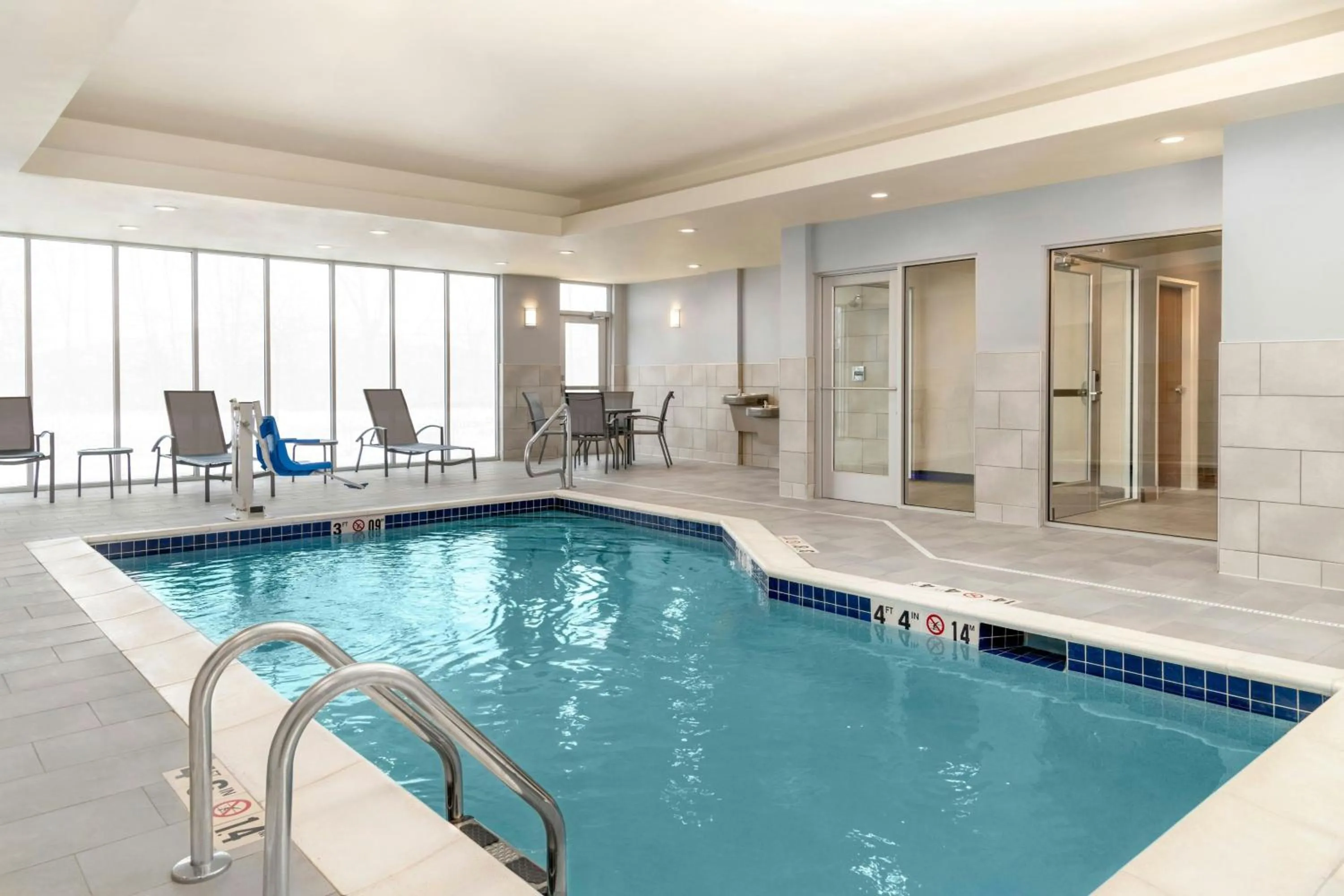Swimming pool in Fairfield by Marriott Inn & Suites Detroit Taylor