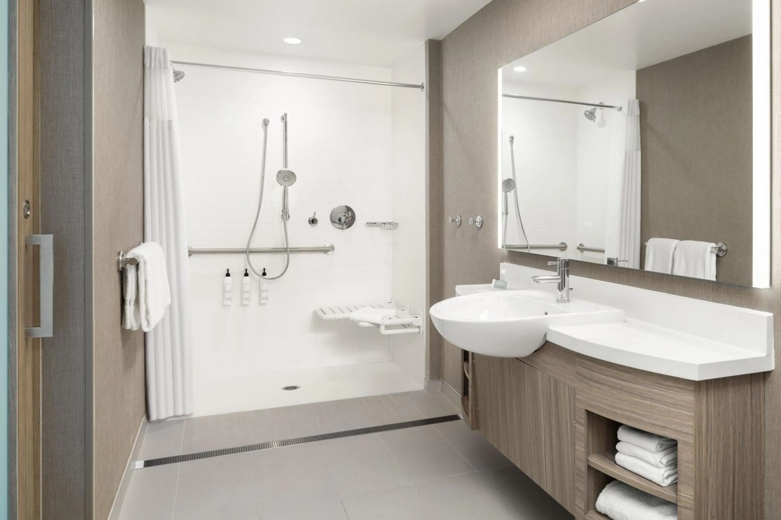 Bathroom in SpringHill Suites by Marriott Roanoke North