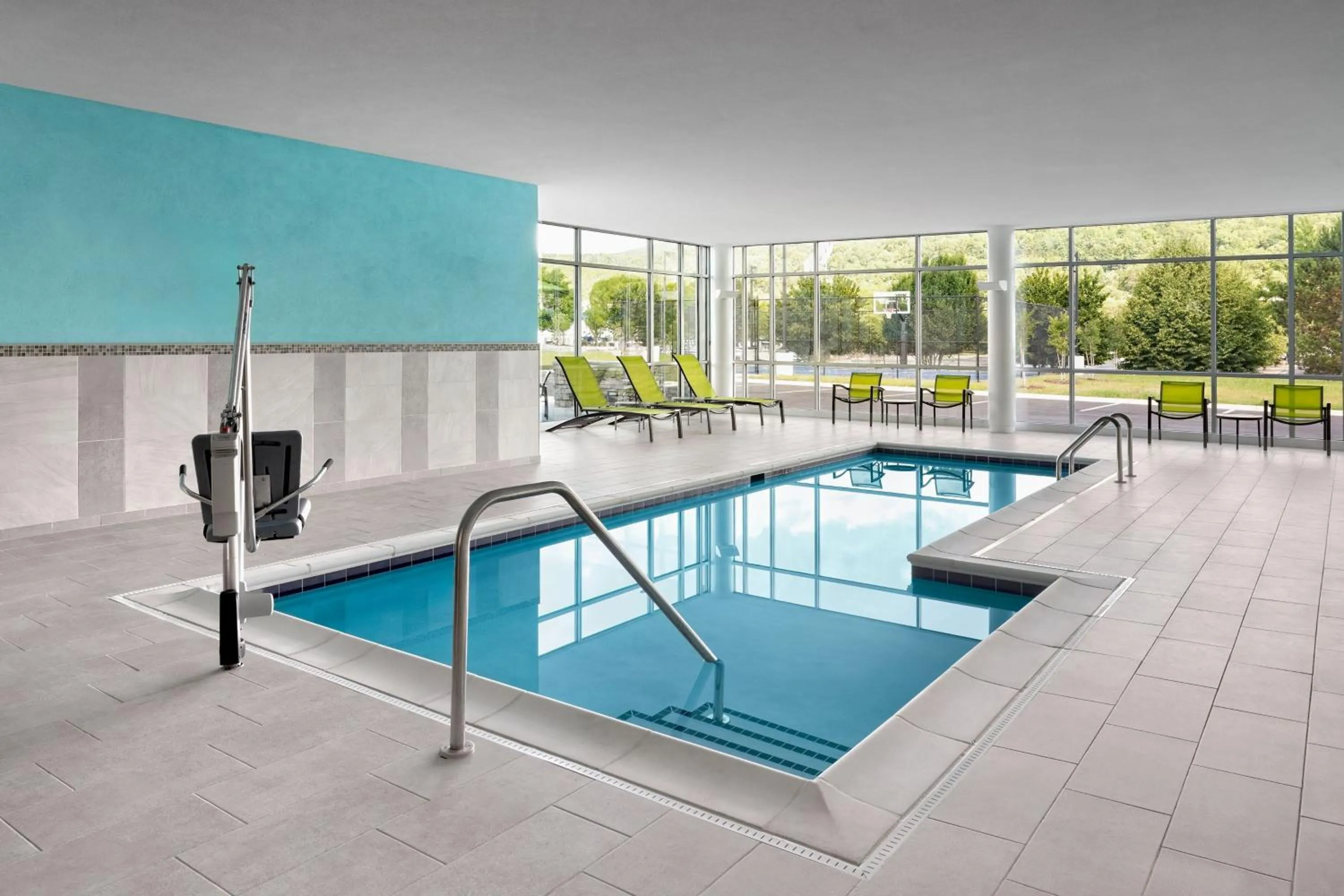 Swimming pool in SpringHill Suites by Marriott Roanoke North