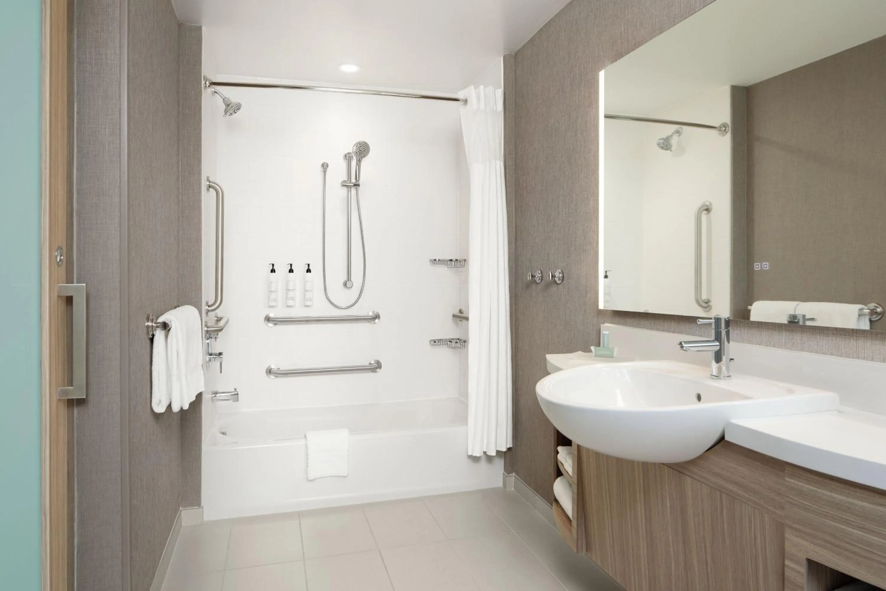 Bathroom in SpringHill Suites by Marriott Roanoke North