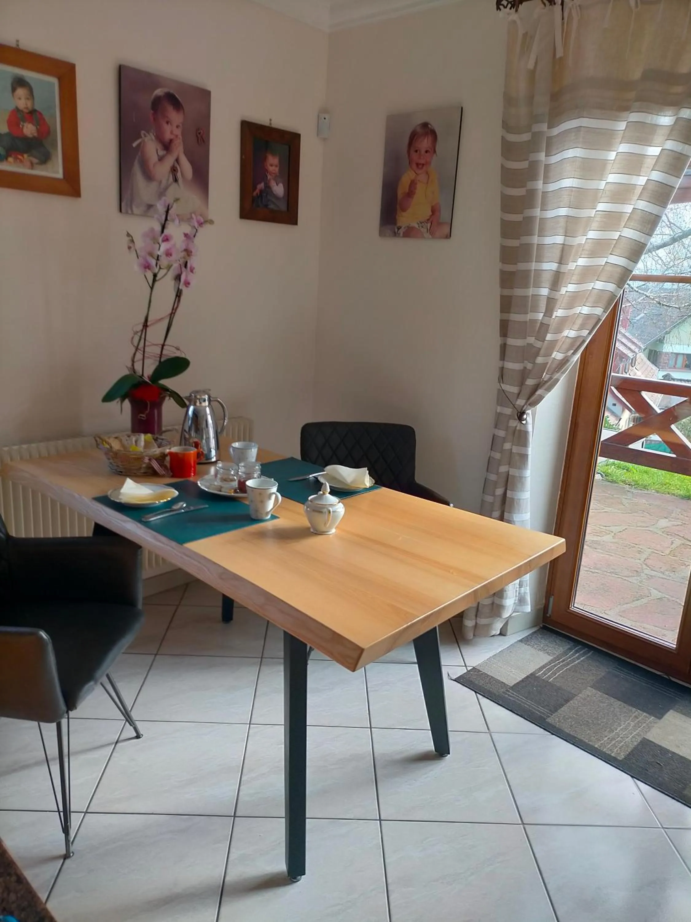Dining area in Chez Yolande