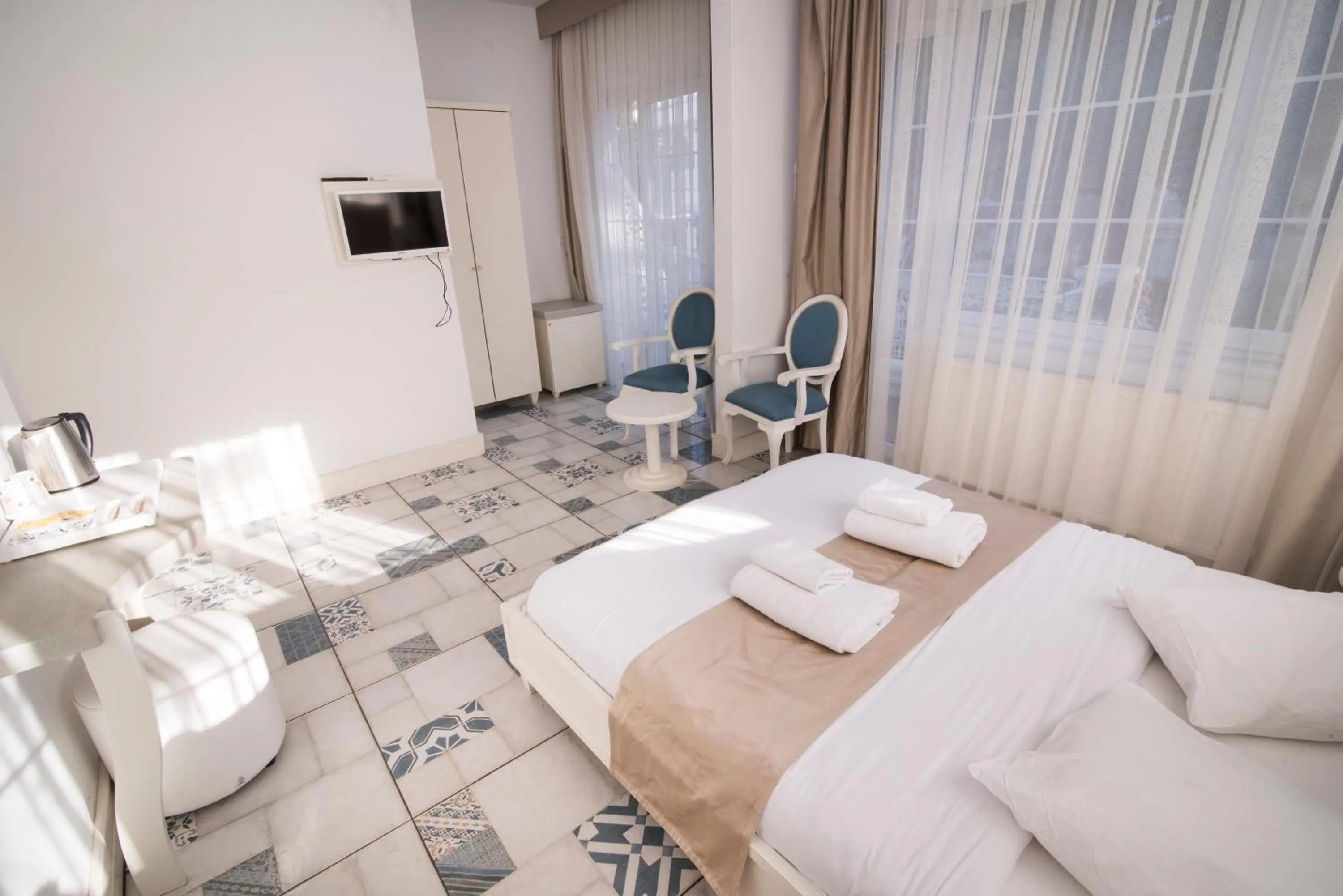 Photo of the whole room, Bed in Buyukada Cankaya Hotel