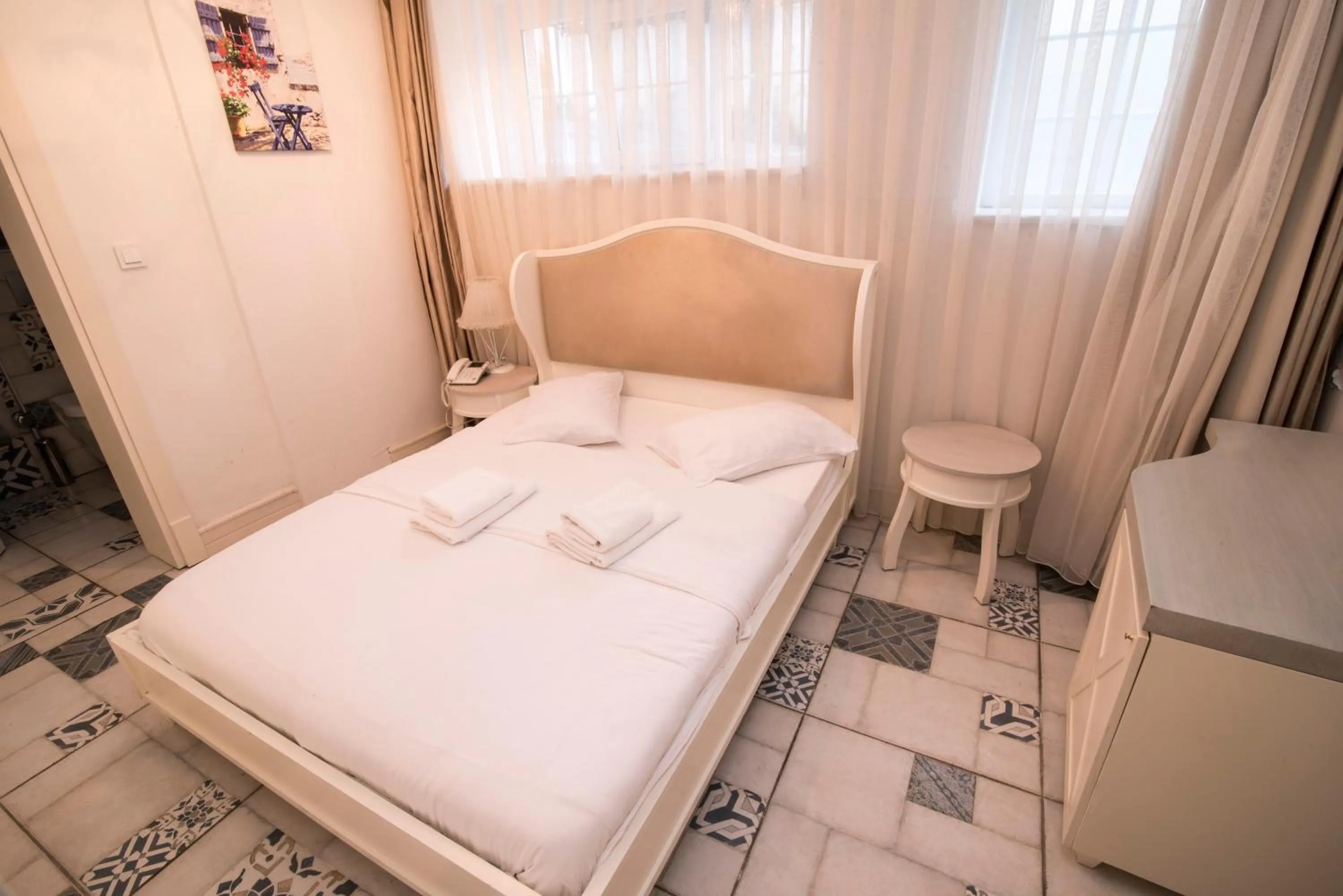 Photo of the whole room, Bed in Buyukada Cankaya Hotel