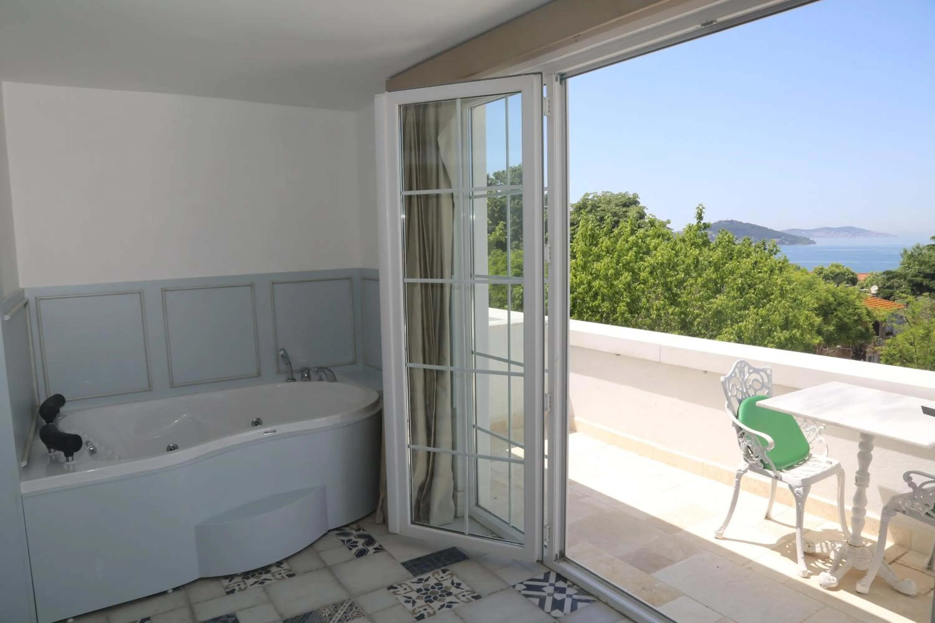 Sea view in Buyukada Cankaya Hotel