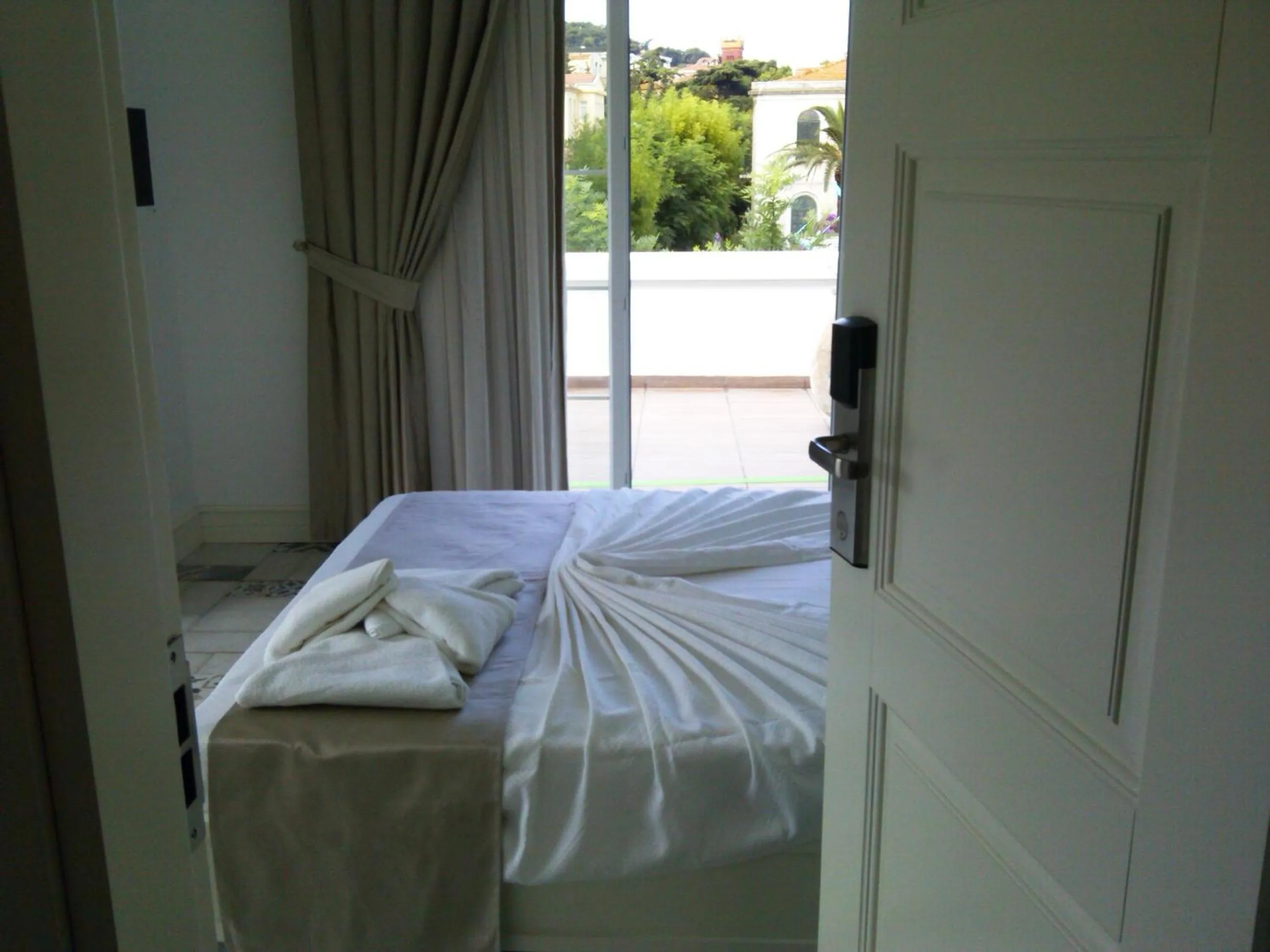 Bedroom, Bed in Buyukada Cankaya Hotel