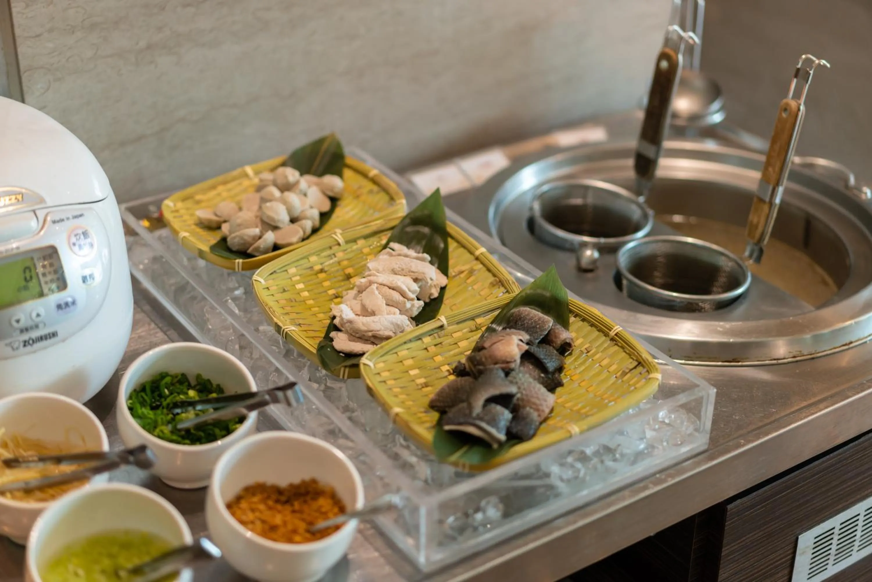 Restaurant/places to eat in Taipung Suites