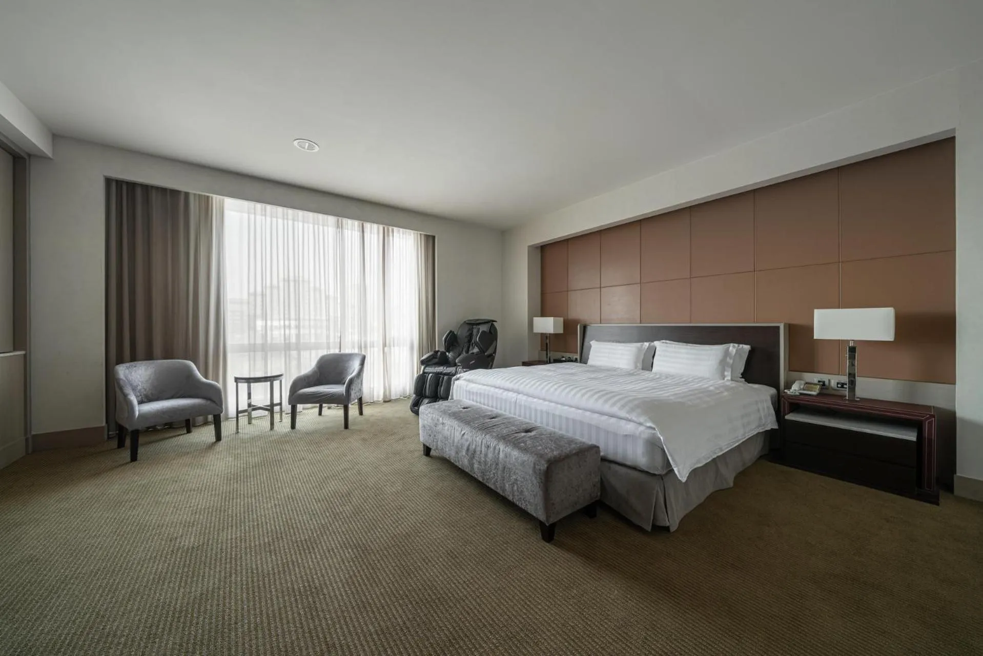 Bed in Taipung Suites