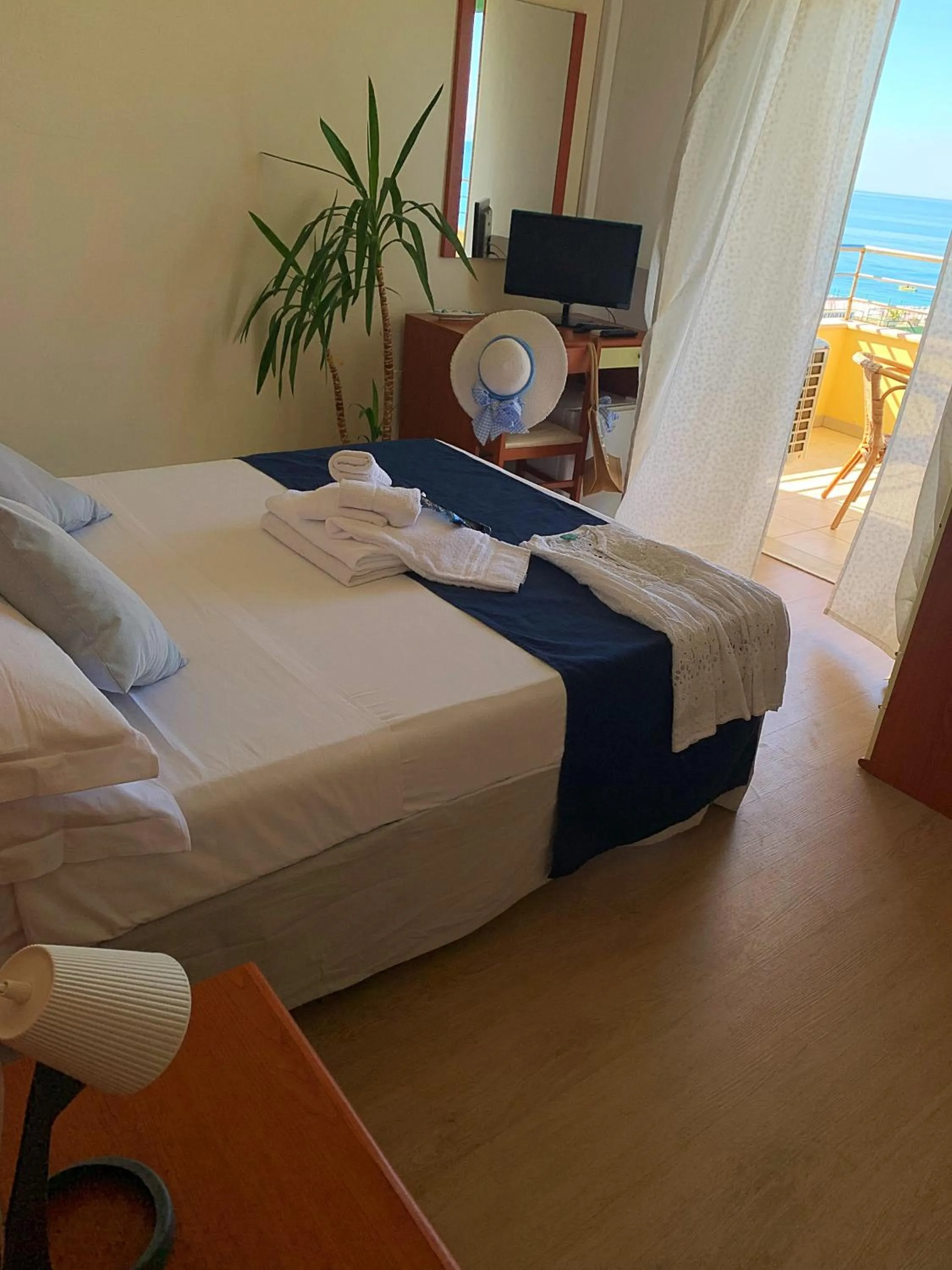 View (from property/room), Bed in Hotel Panoramico