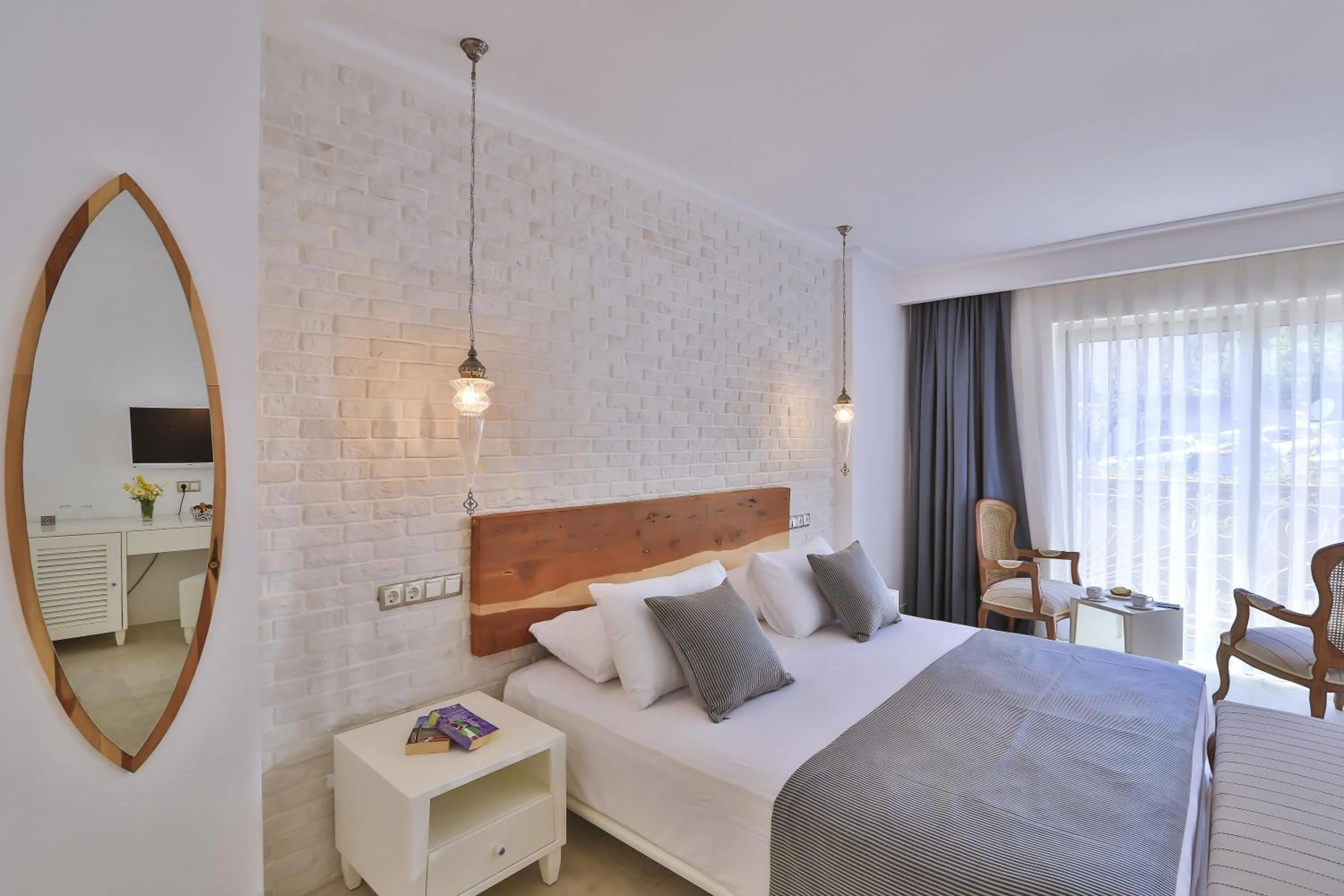 Living room, Bed in Arnna Hotel