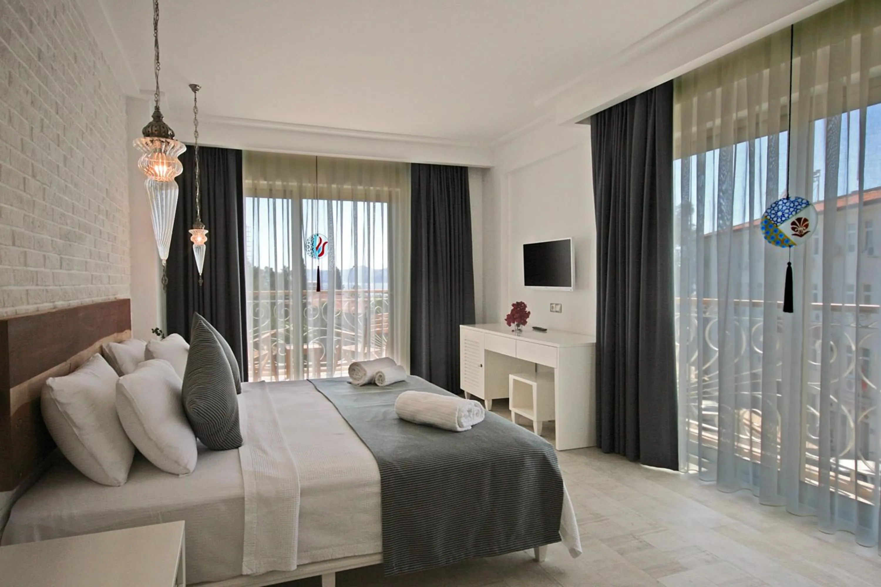 Photo of the whole room, Bed in Arnna Hotel