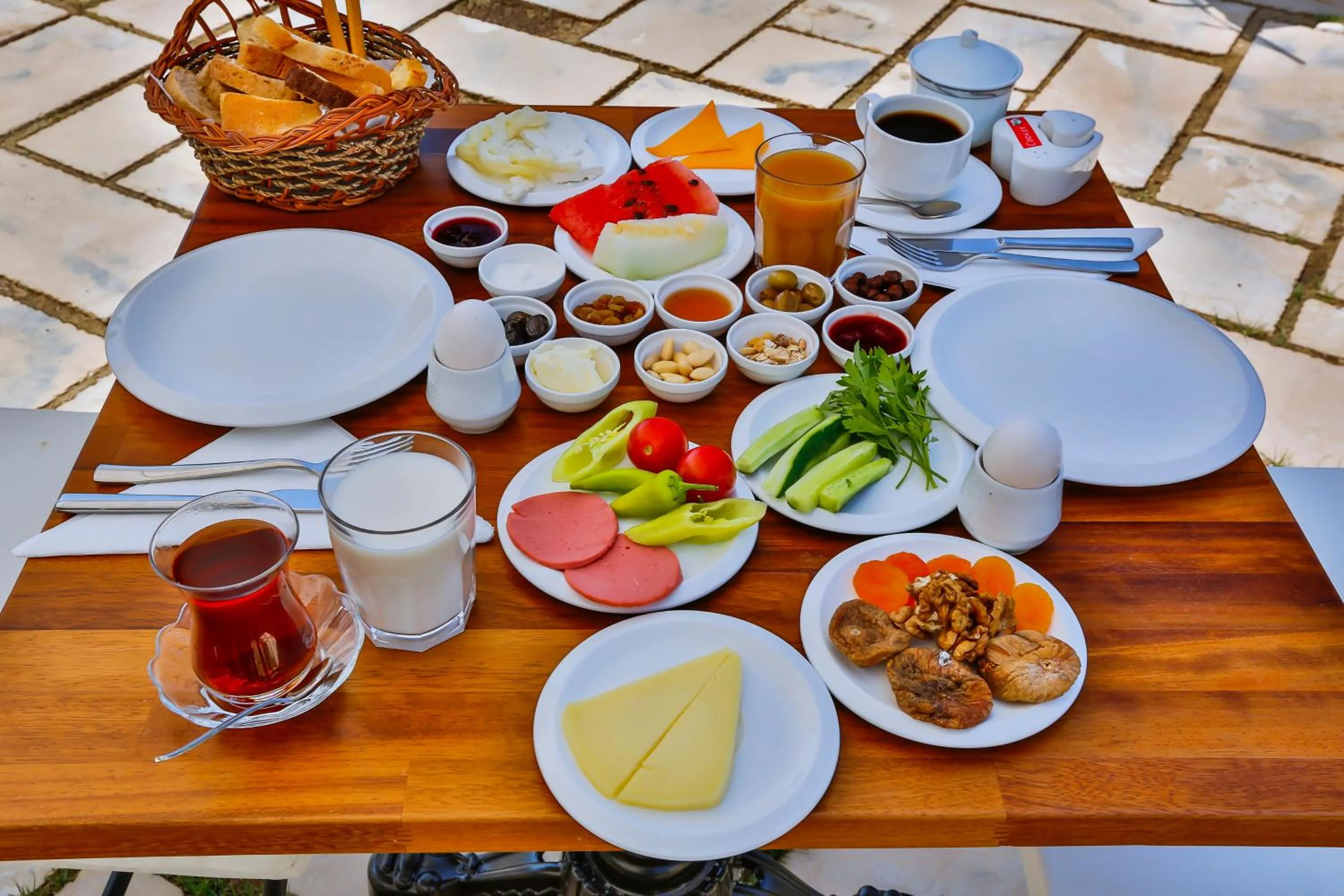 Restaurant/places to eat in Arnna Hotel