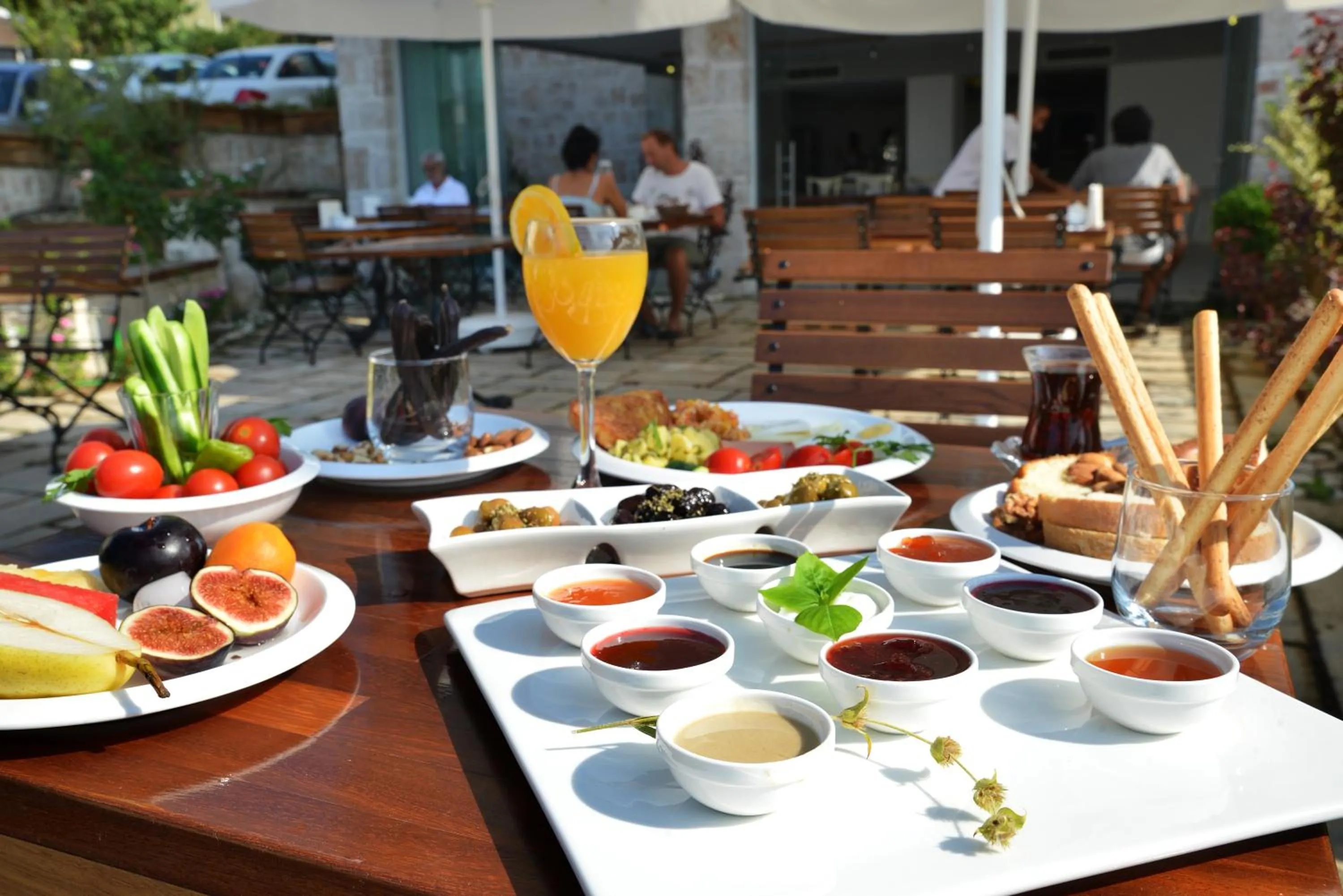 Restaurant/places to eat in Arnna Hotel