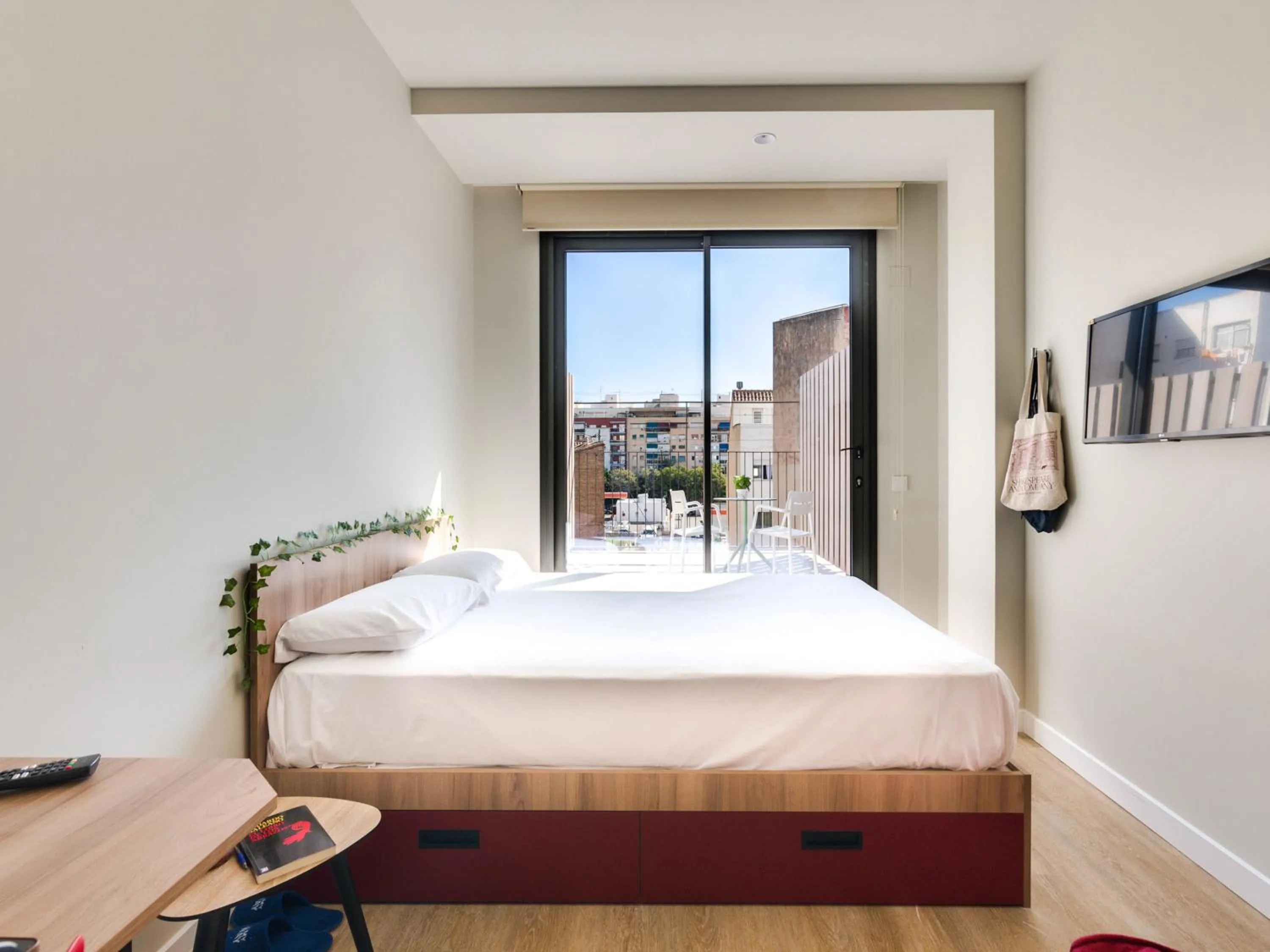 Bed in Livensa Living Studios - Valencia Viveros