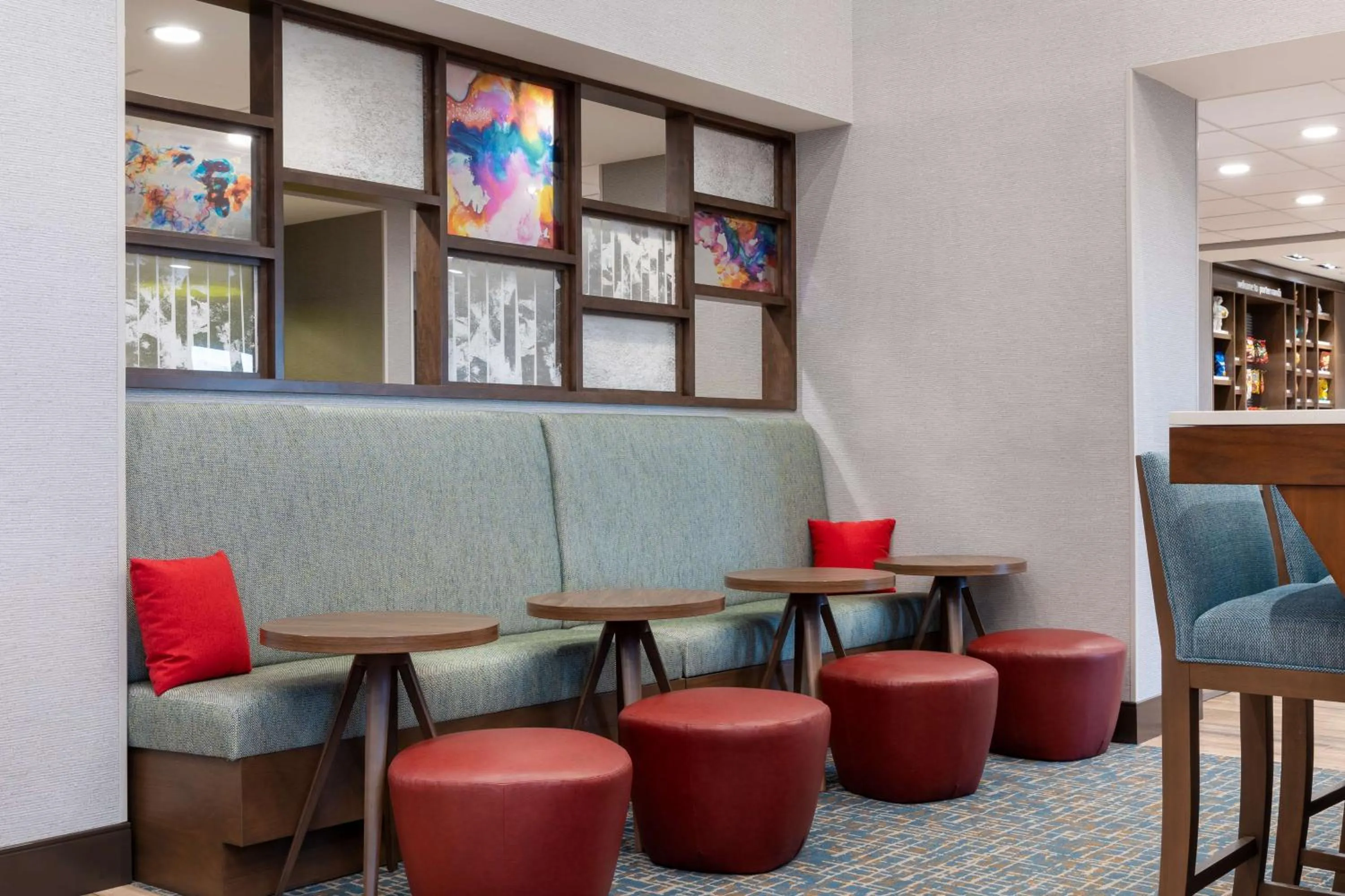 Seating area in Hampton Inn & Suites Porter Ranch Los Angeles