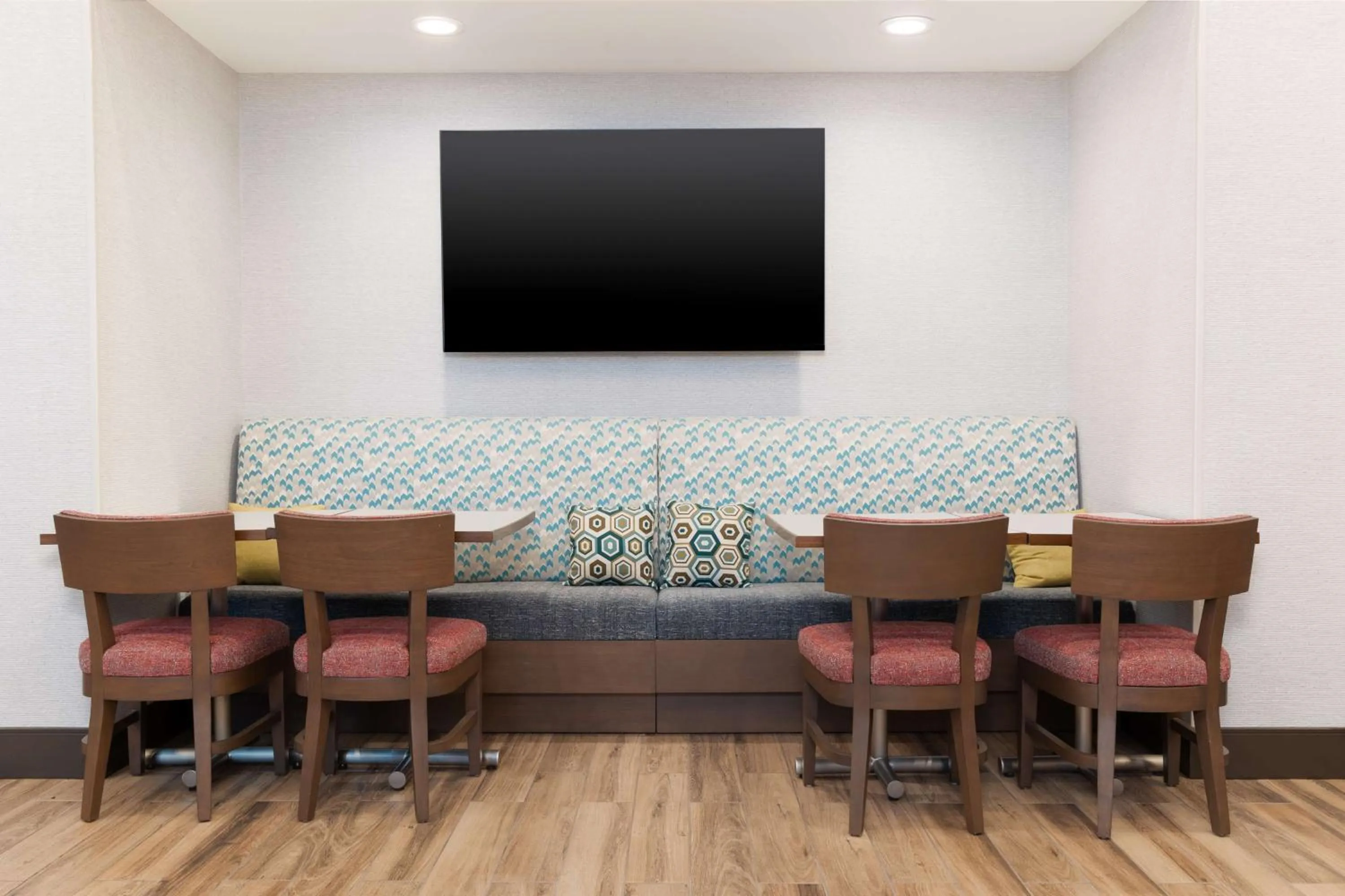 Seating area in Hampton Inn & Suites Porter Ranch Los Angeles
