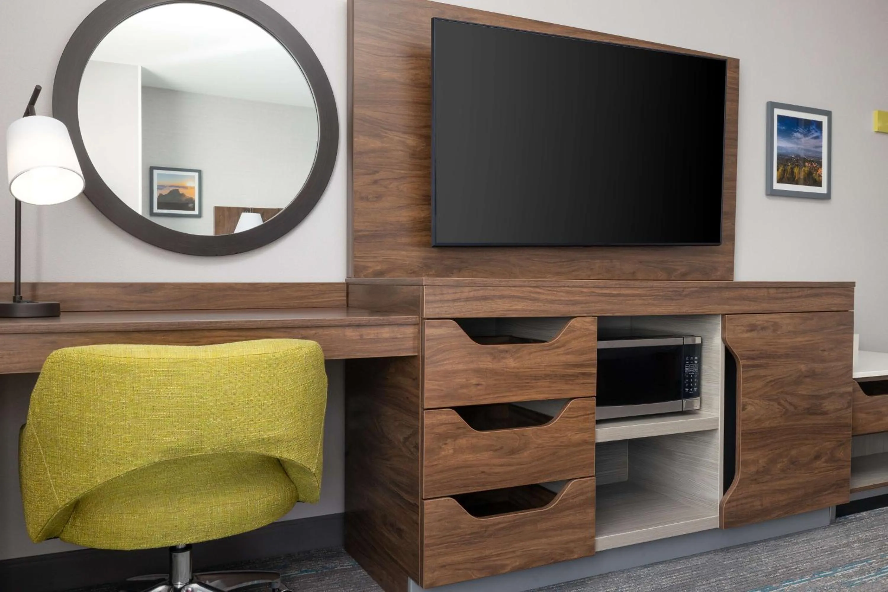 TV and multimedia in Hampton Inn & Suites Porter Ranch Los Angeles