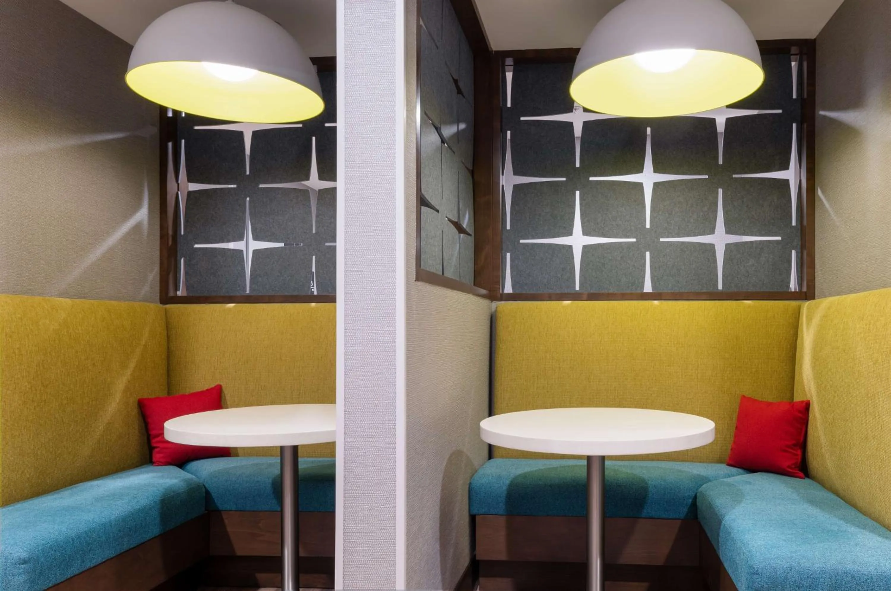 Seating area in Hampton Inn & Suites Porter Ranch Los Angeles