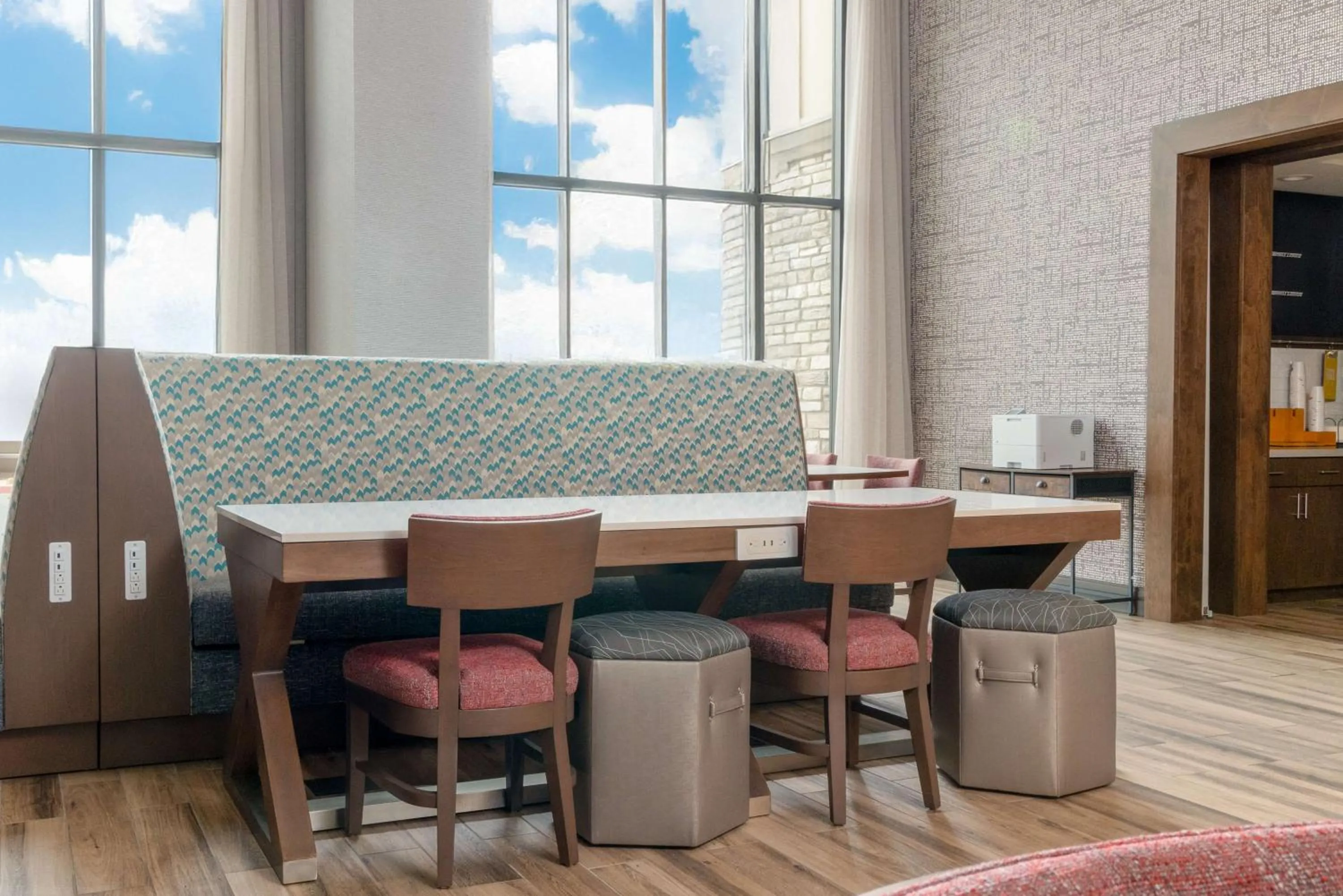 Dining area in Hampton Inn & Suites Porter Ranch Los Angeles