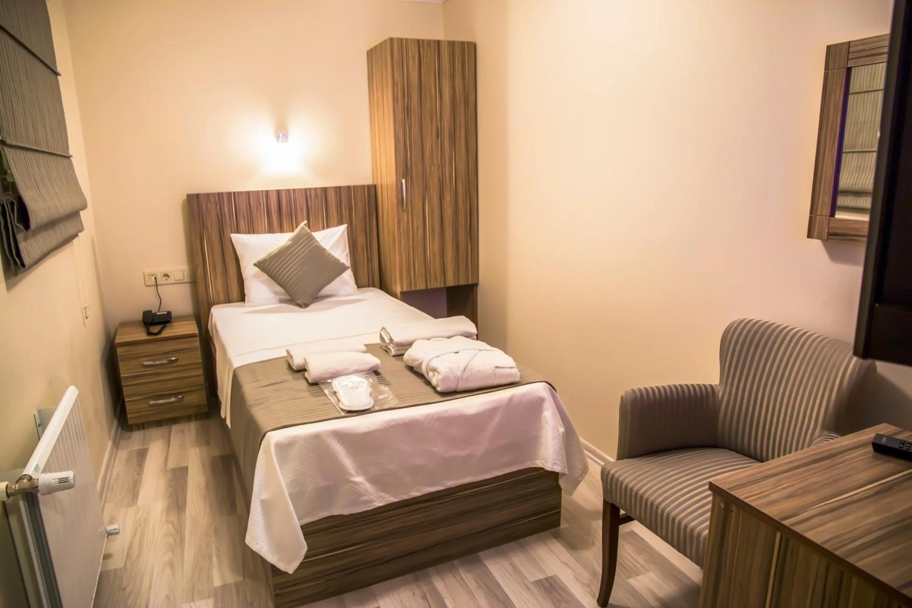 Shower, Bed in Berlin Hotel Nisantasi