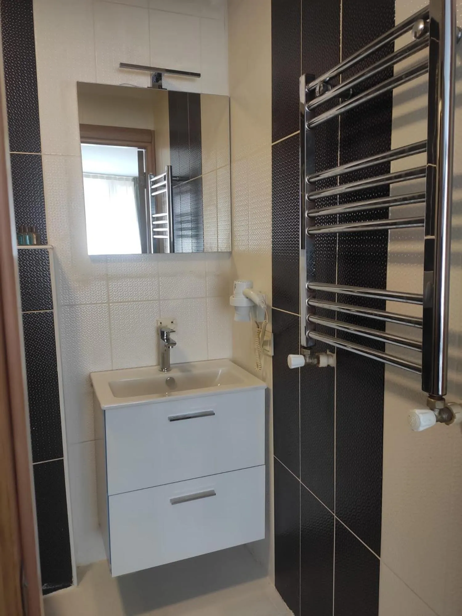 Shower in Berlin Hotel Nisantasi