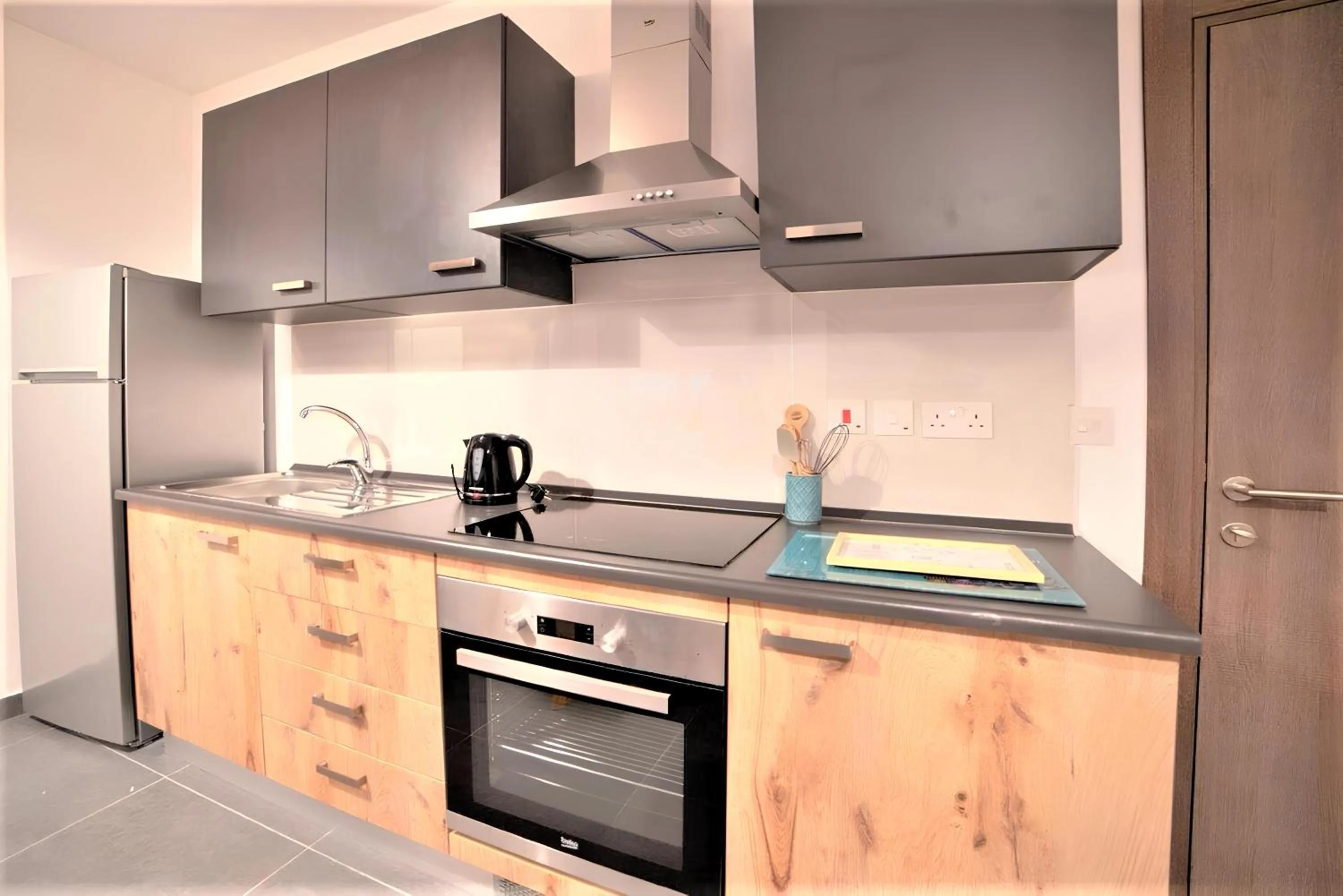 Kitchen or kitchenette in Elise Apartments