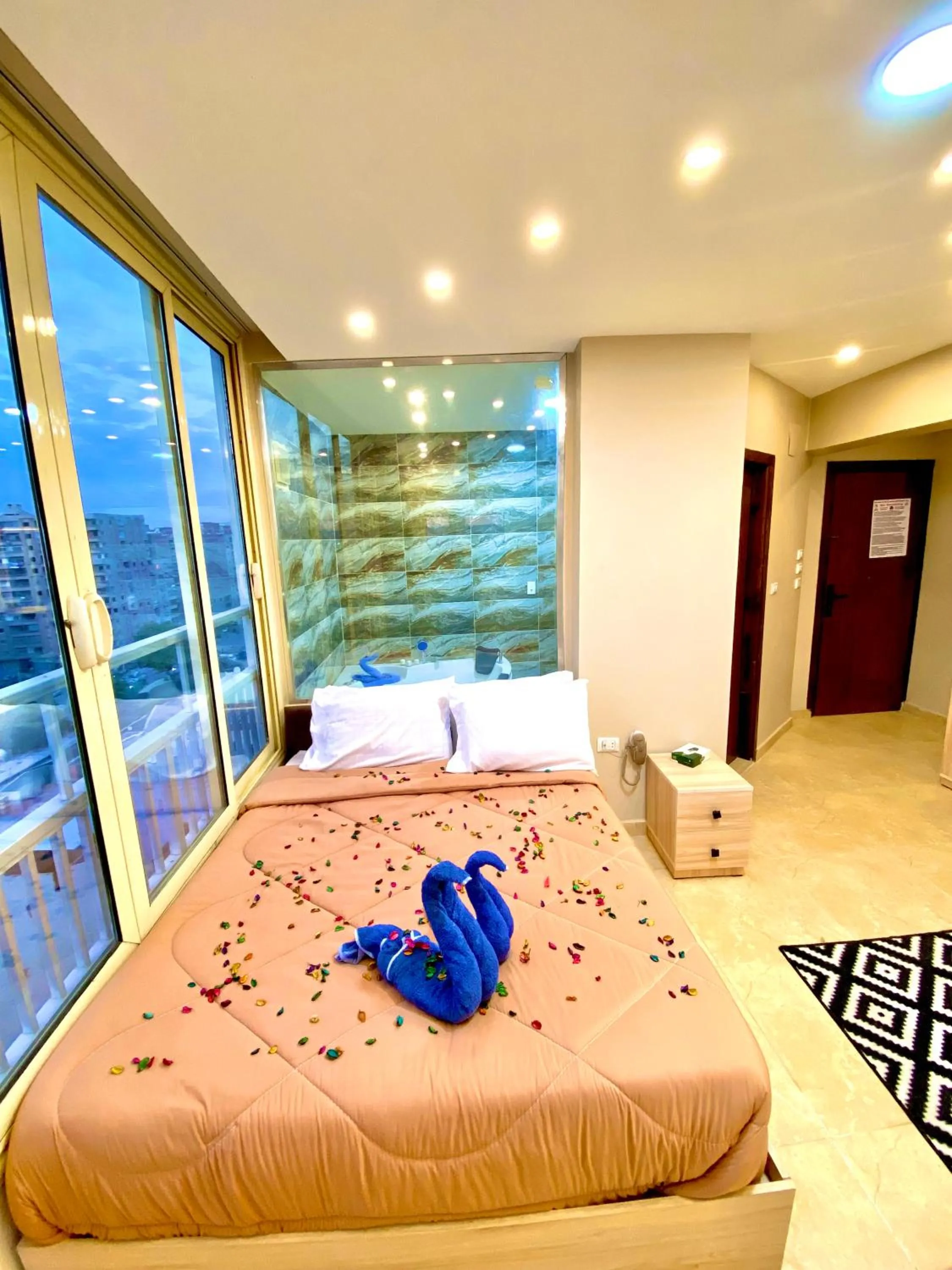 Horus Horizon INN Pyramids View