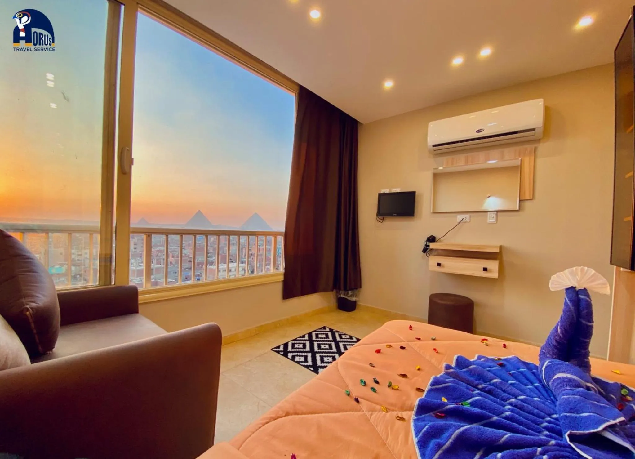 Horus Horizon INN Pyramids View